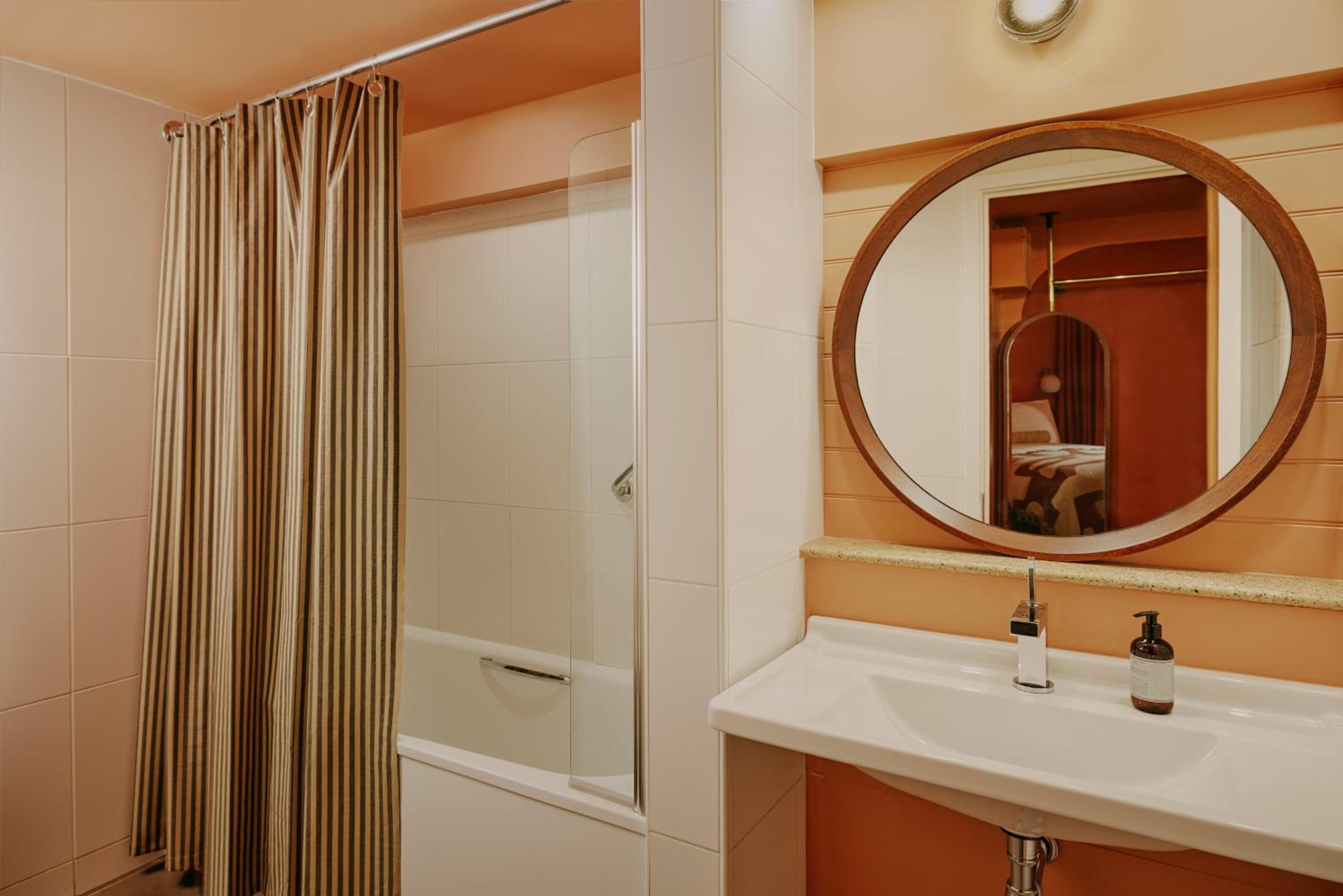 Ember Suite photo 3