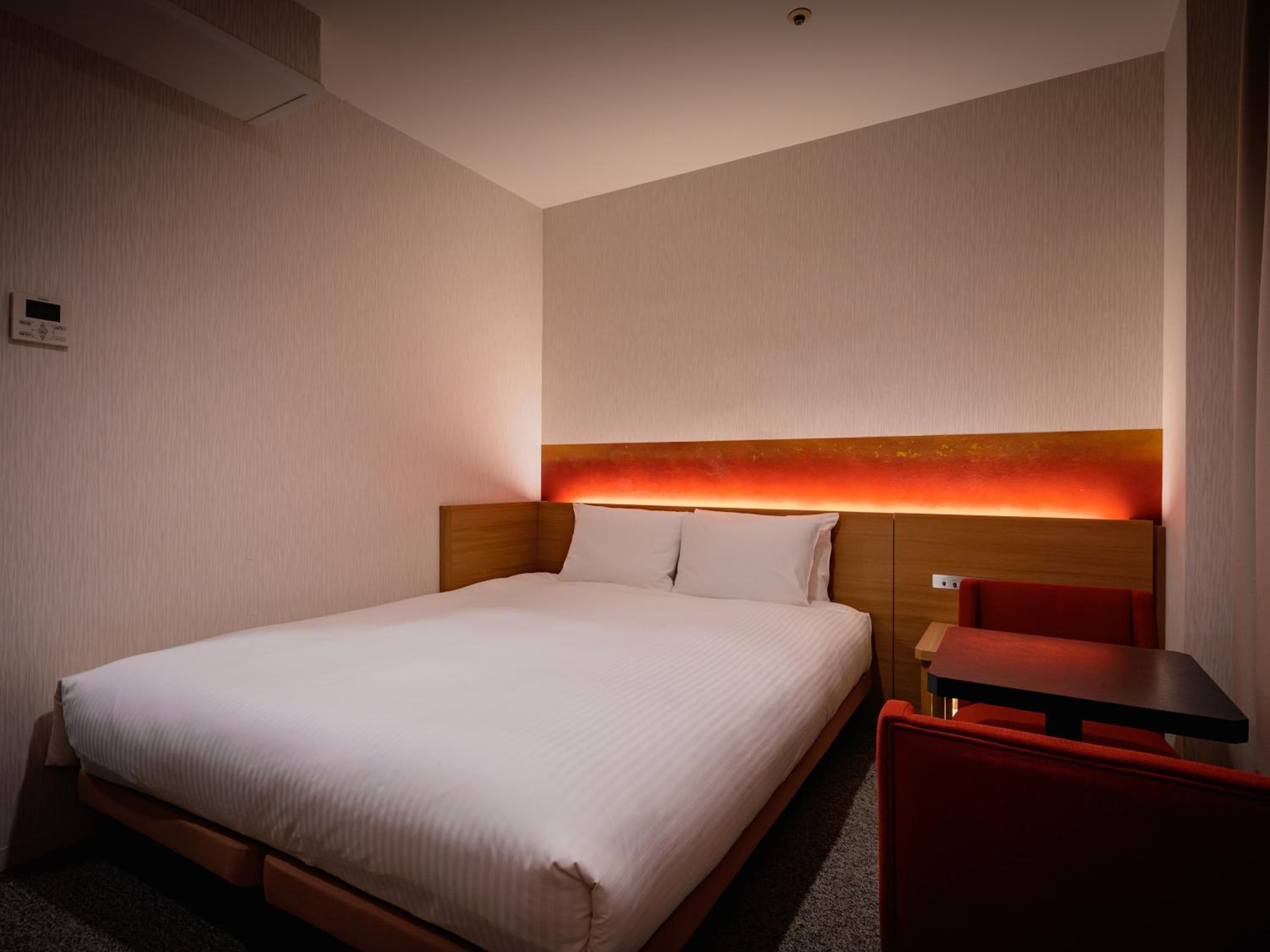 Moderate Queen Room - Non-Smoking - Photo 3
