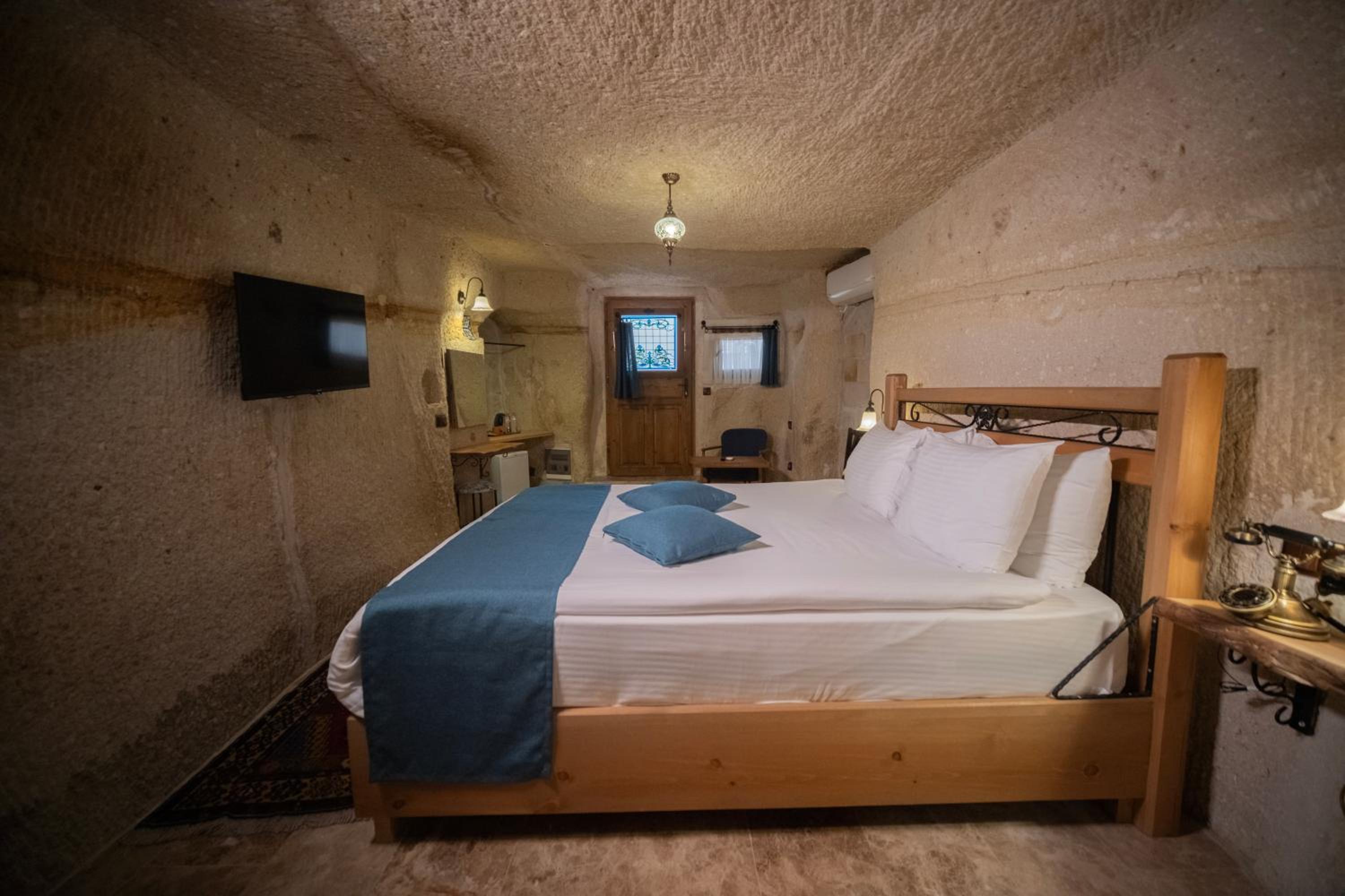 Deluxe Double Room - Photo 18