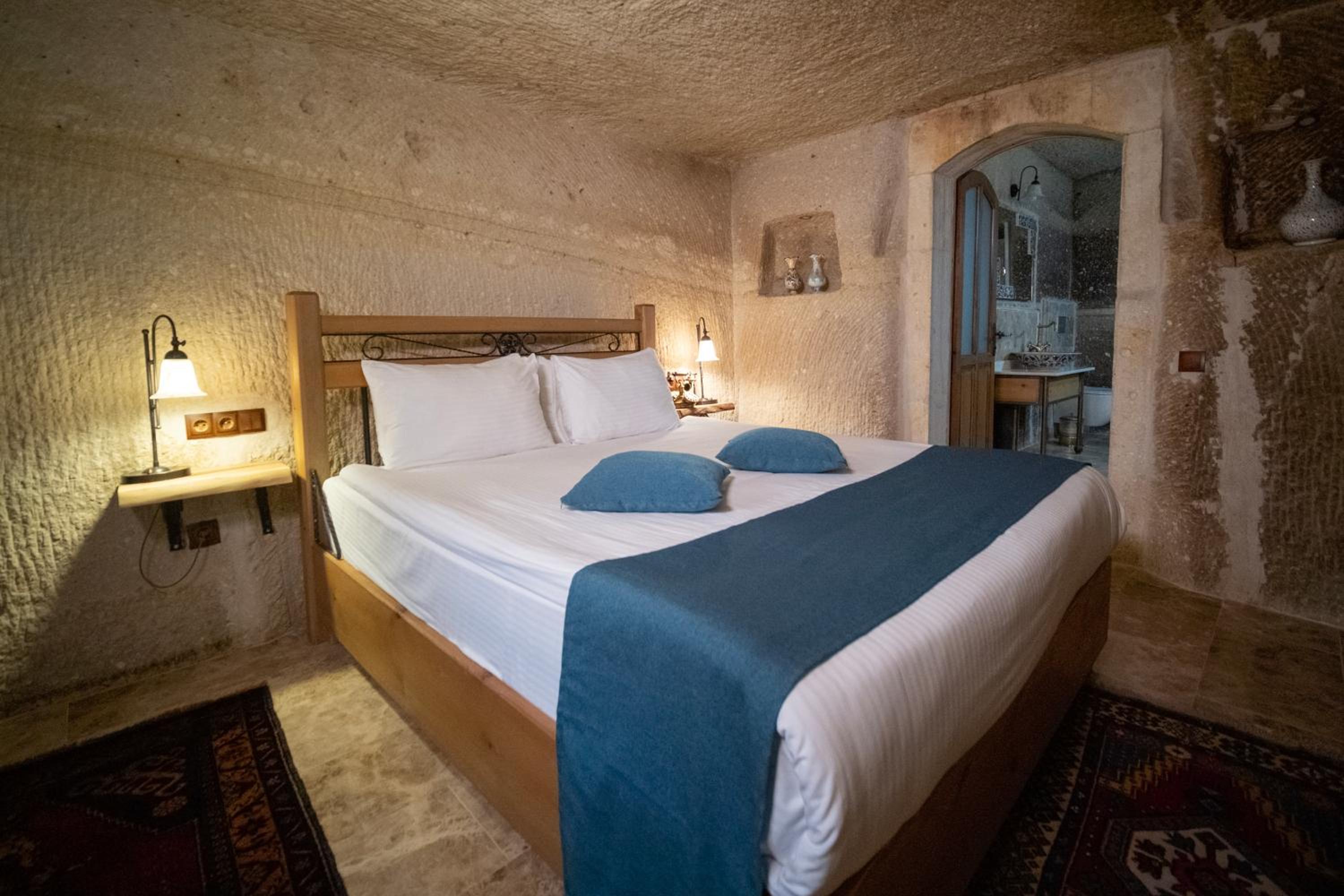Deluxe Double Room - Photo 10