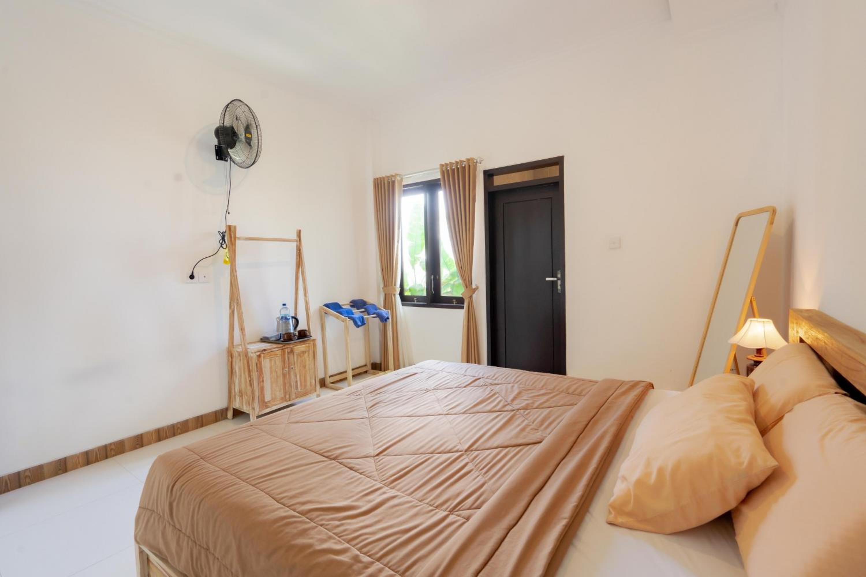 Family Room - Photo 16
