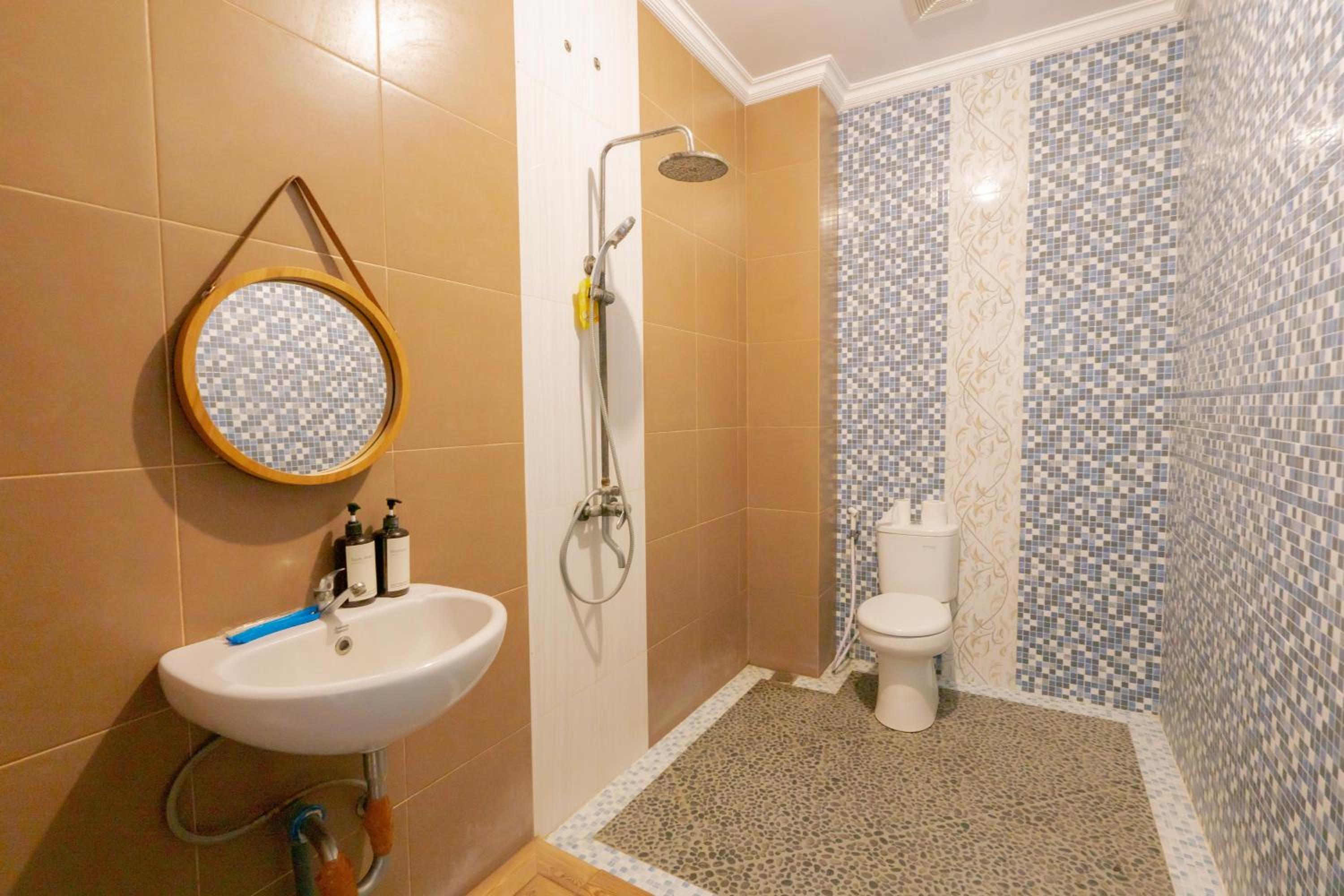 Family Room - Photo 11