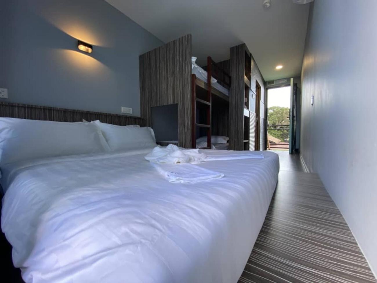 Quadruple Room - Photo 4