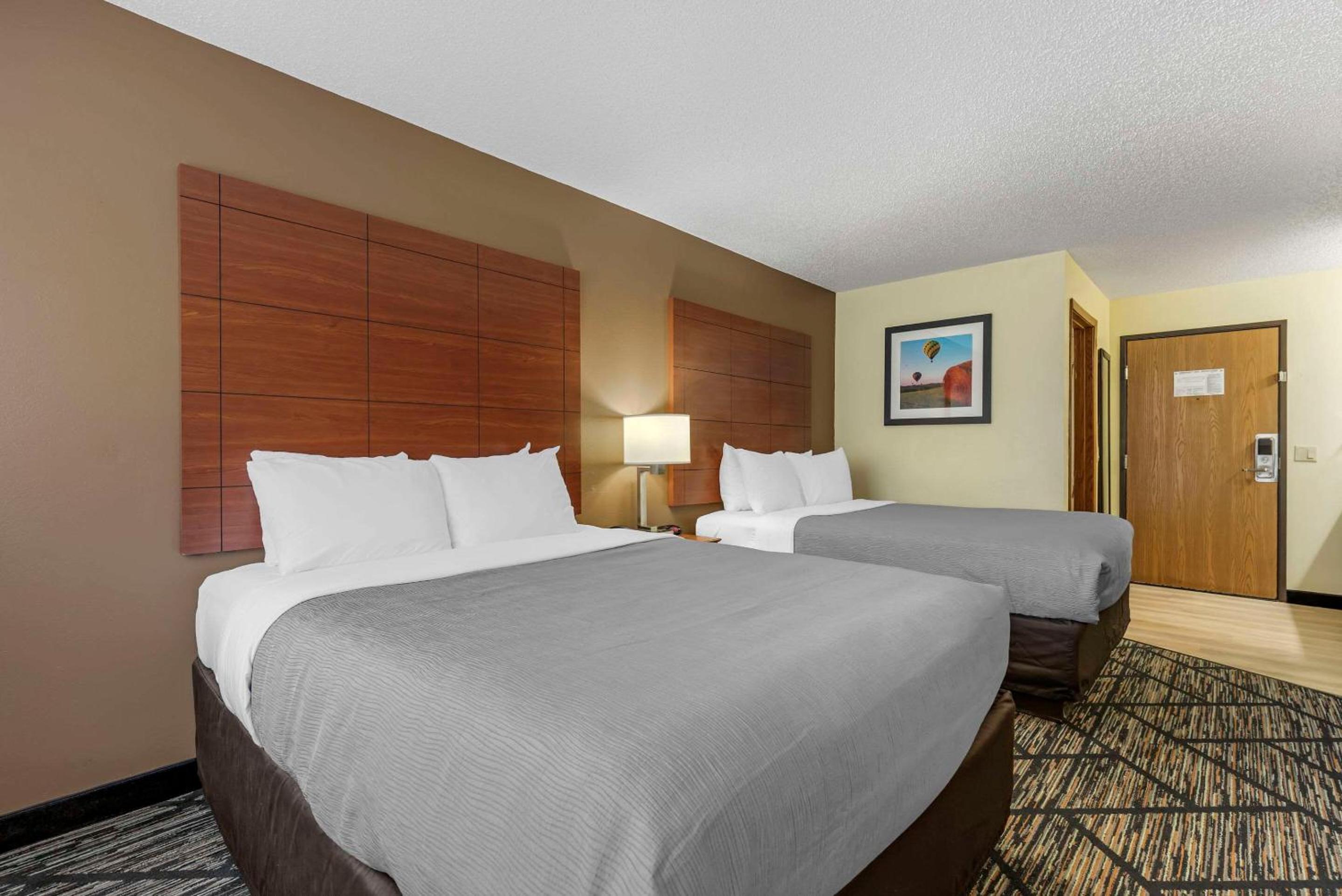 Queen Room with Two Queen Beds - Non-Smoking - Photo 1