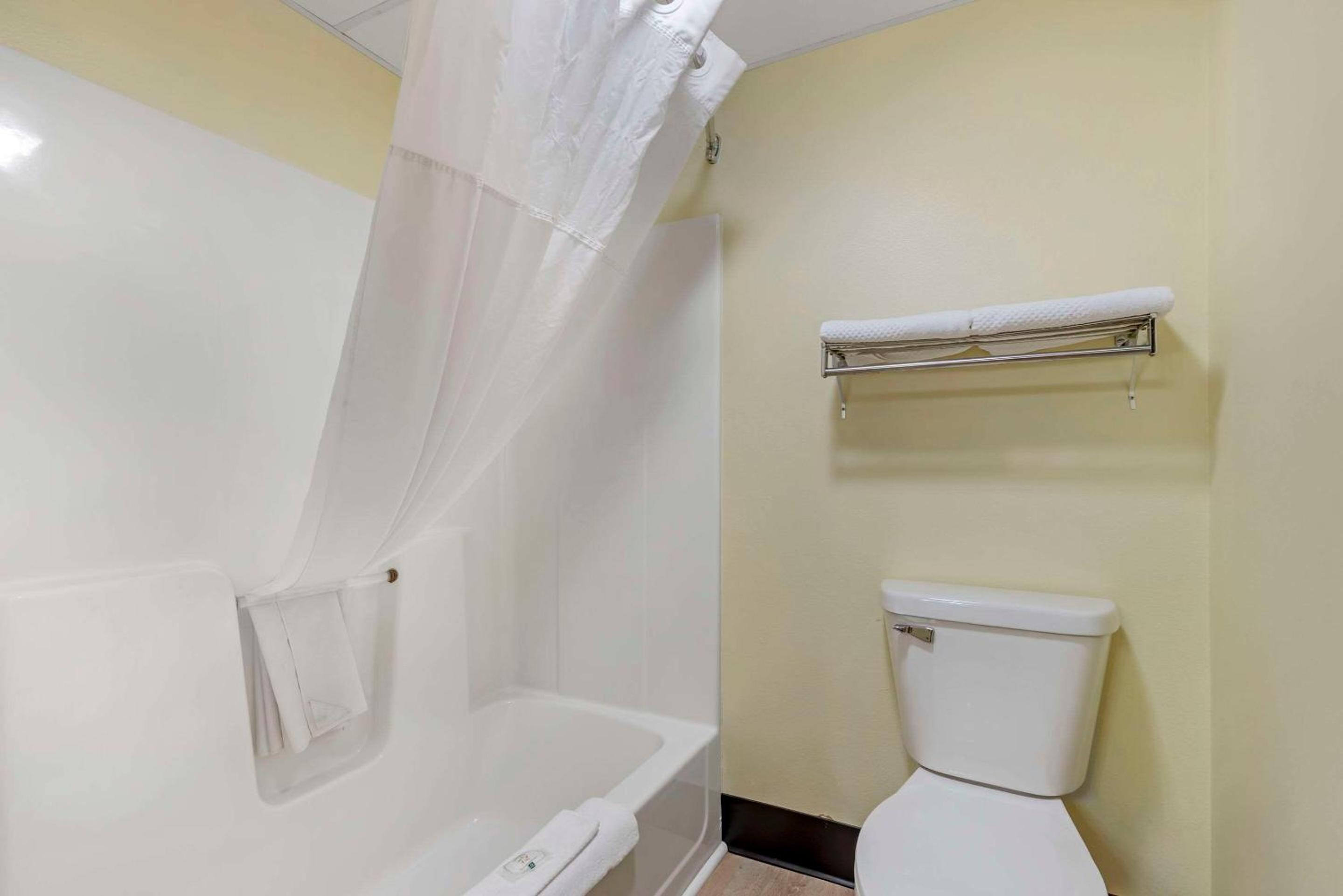  King Room - Non-Smoking  - Photo 2
