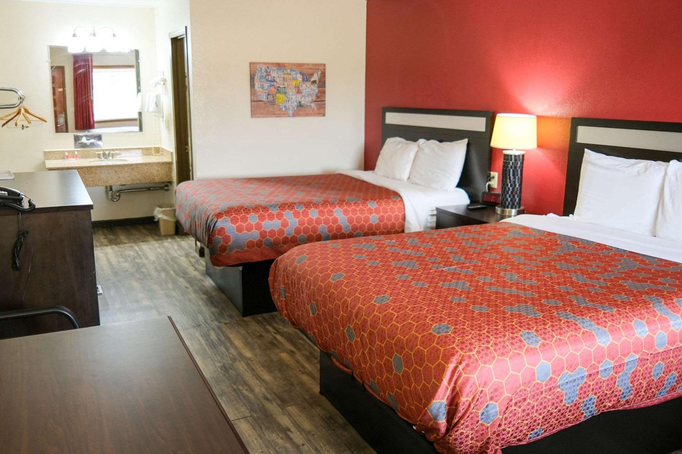 Double Room with Two Double Beds - Non-Smoking - Photo 2