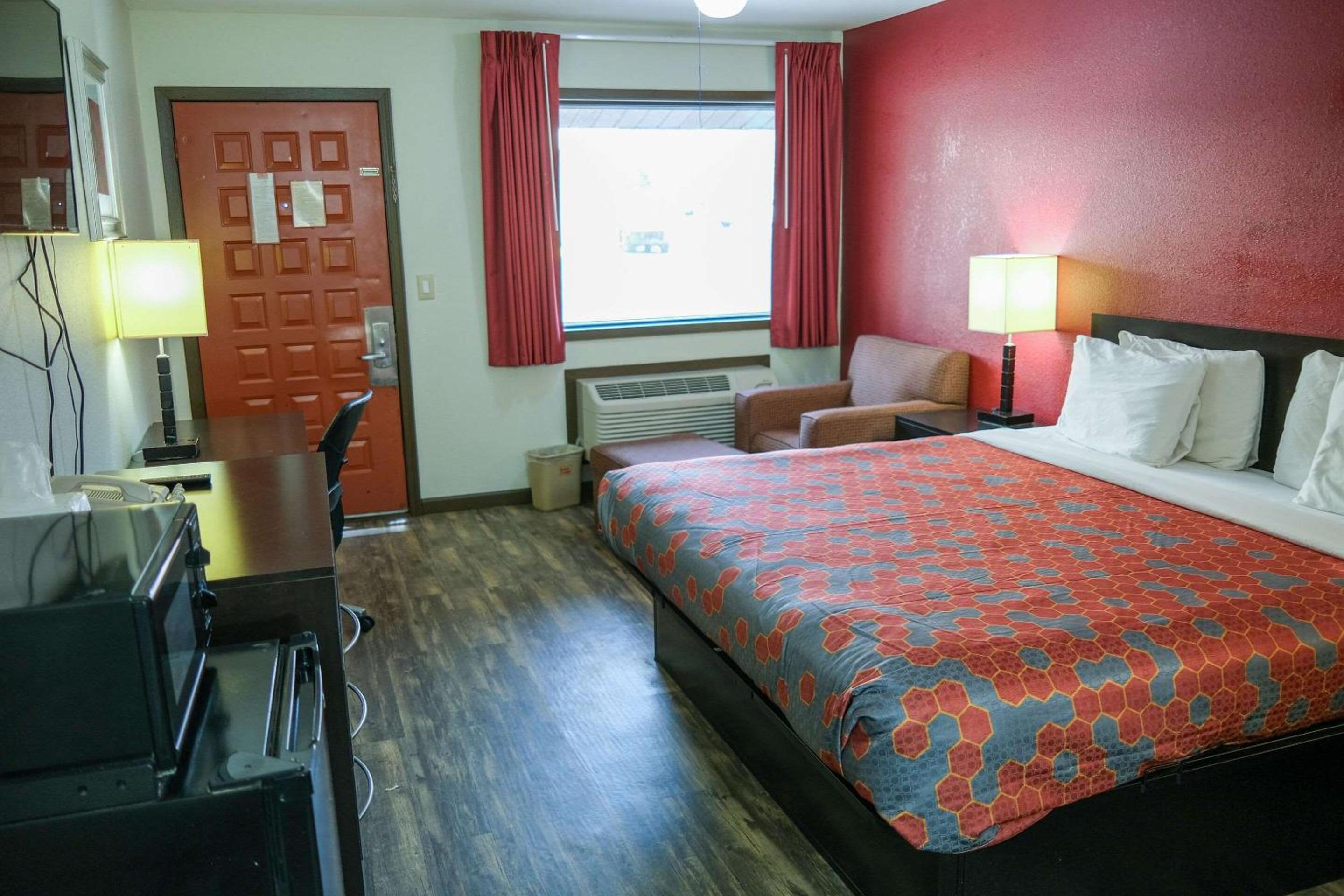 King Room - Non-Smoking - Photo 1