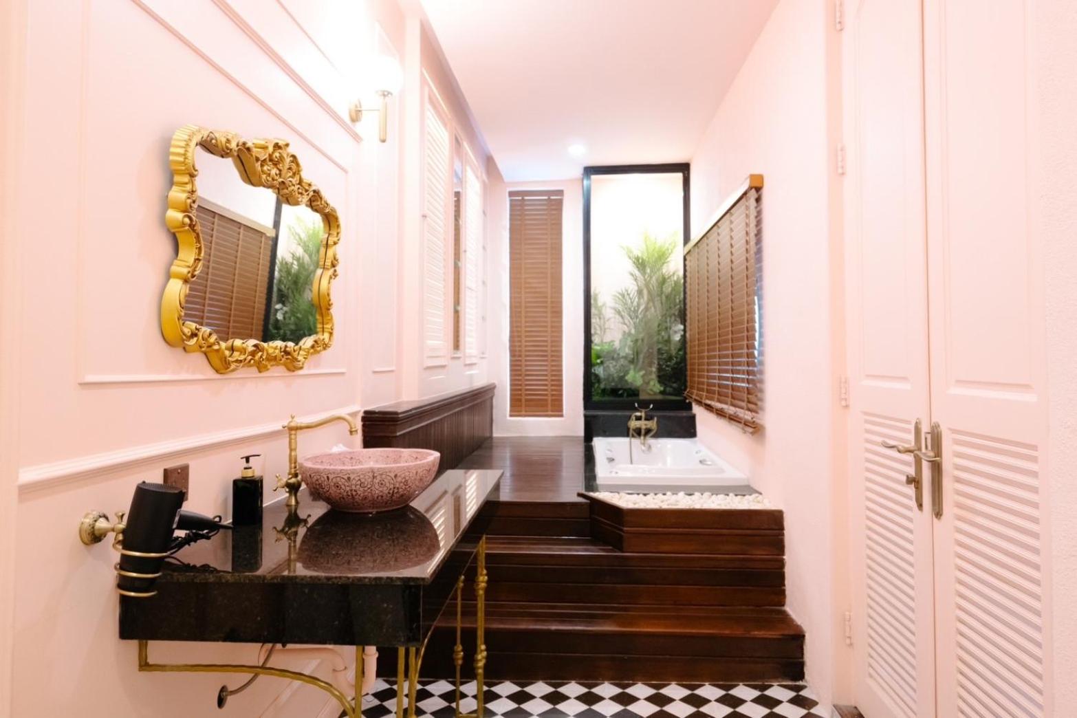 Deluxe Double Room with Pool Access photo 3