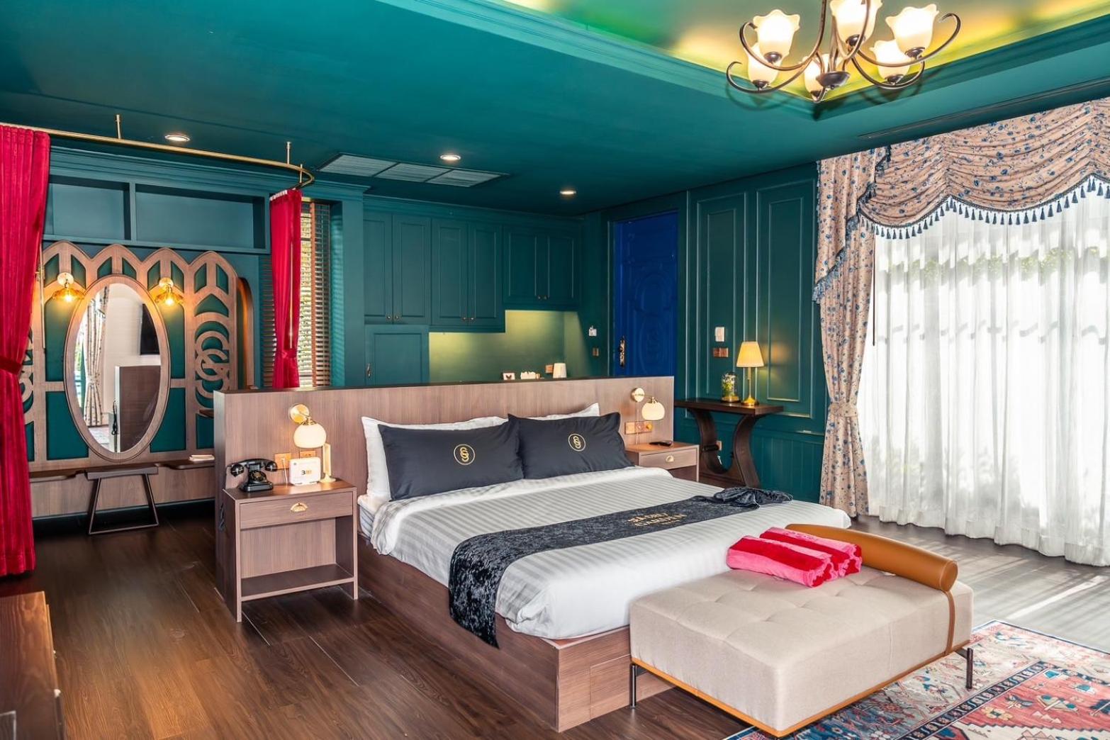 Deluxe Double Room with Pool Access