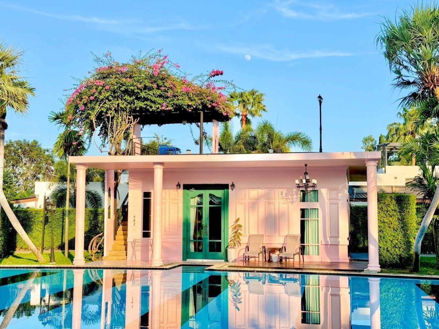 Deluxe Double Room with Pool Access photo 2