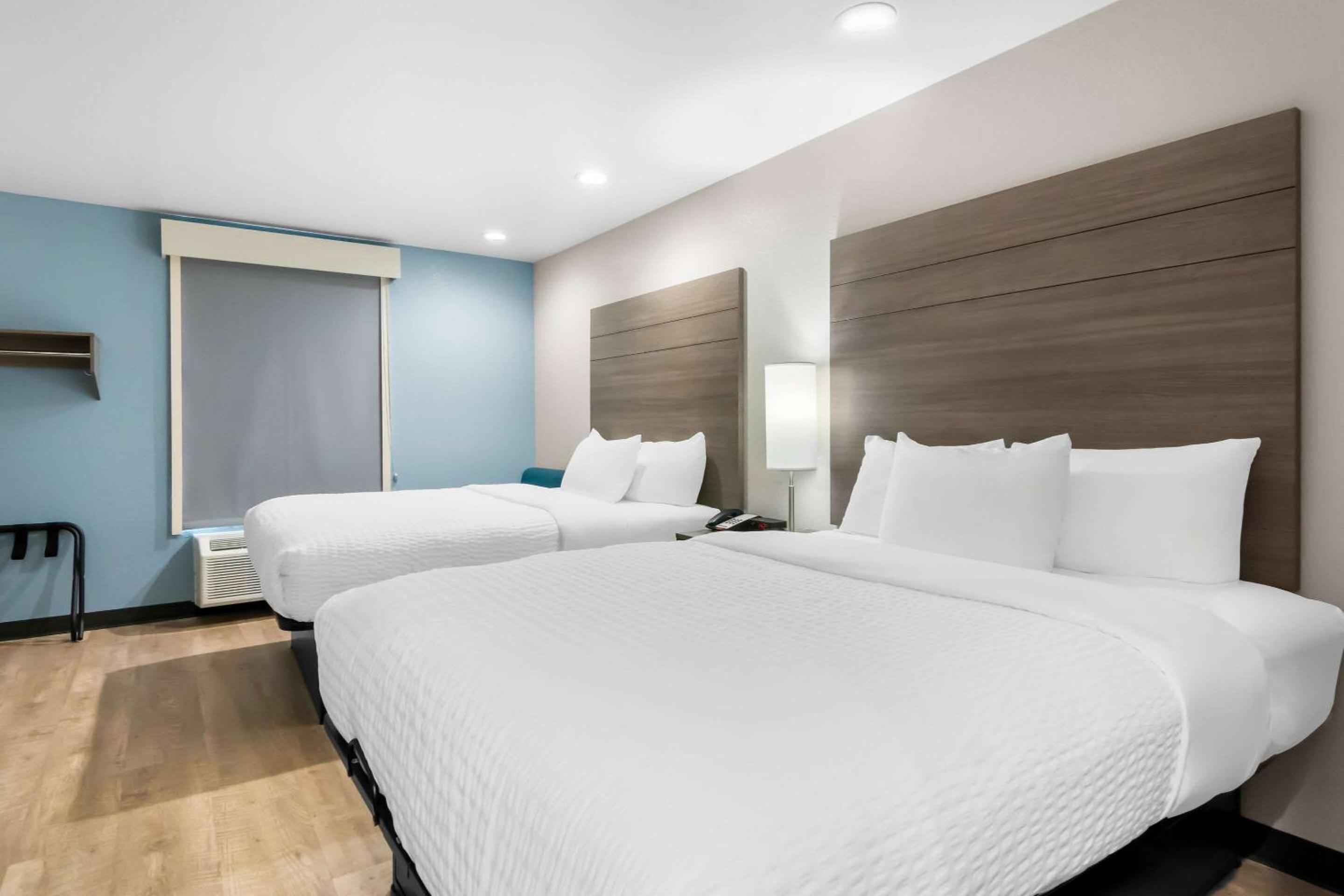 Quadruple Room with Two Queen Beds - Disability Access/Non Smoking/Interior Hall photo 2