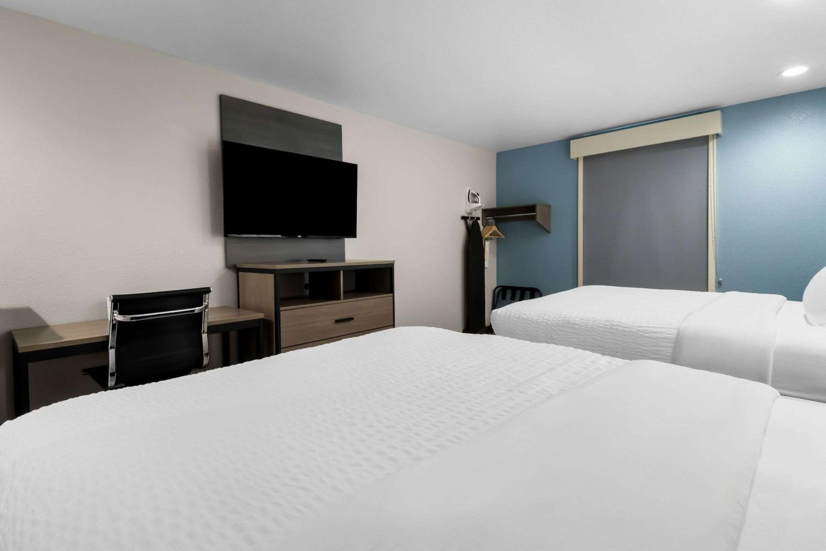 Quadruple Room with Two Queen Beds - Non Smoking/Interior Hall photo 3