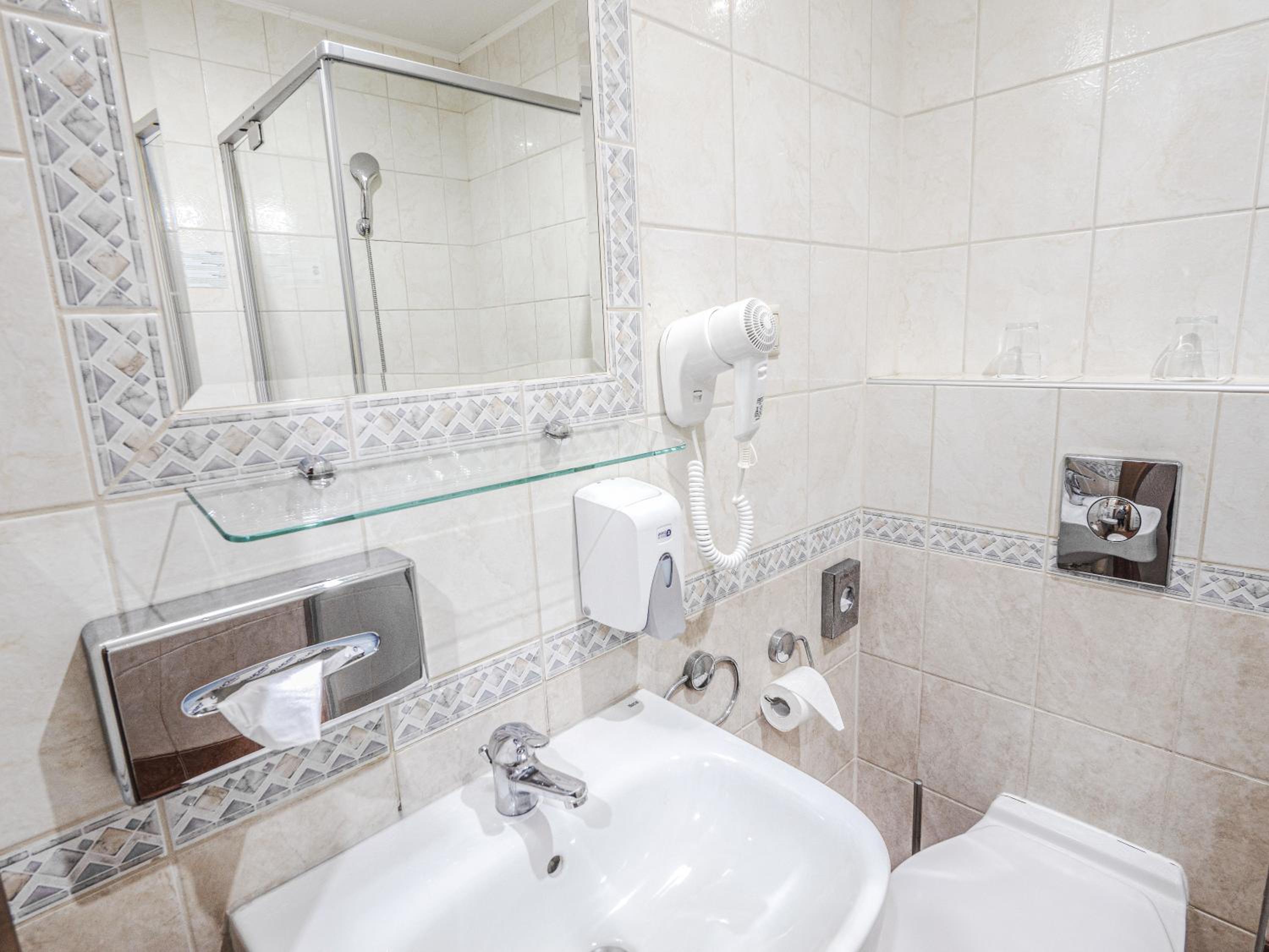 Double or Twin Room with Balcony - Photo 2