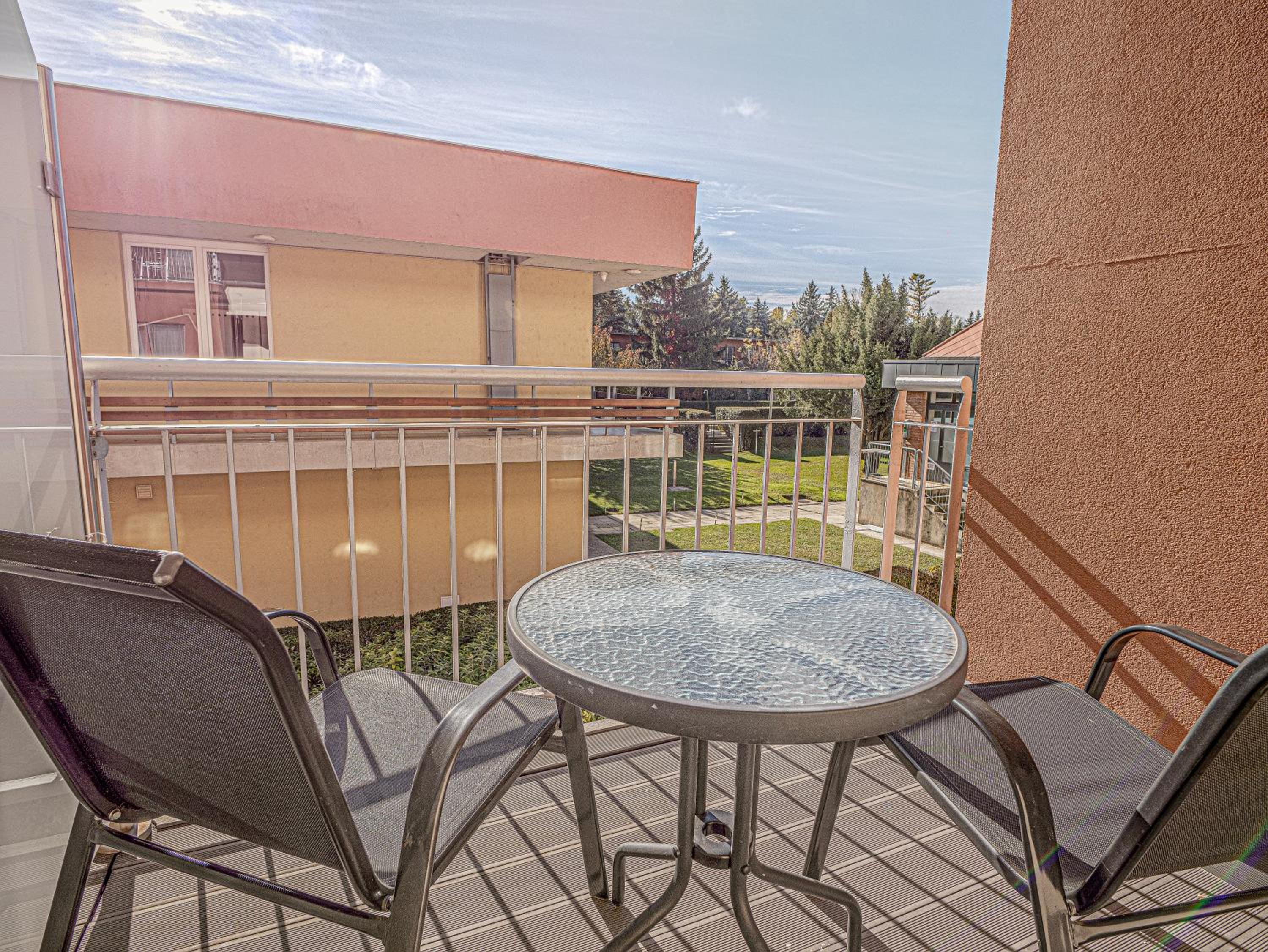 Double or Twin Room with Balcony - Photo 3