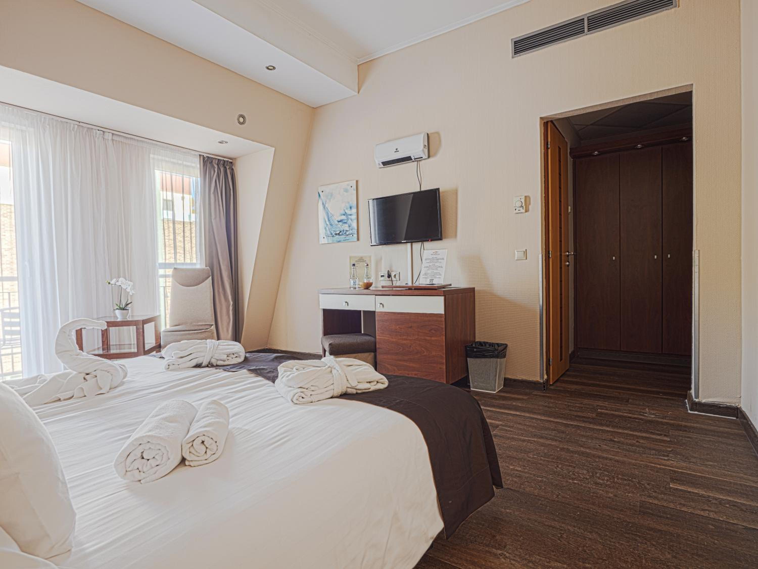 Double Room - Photo 7