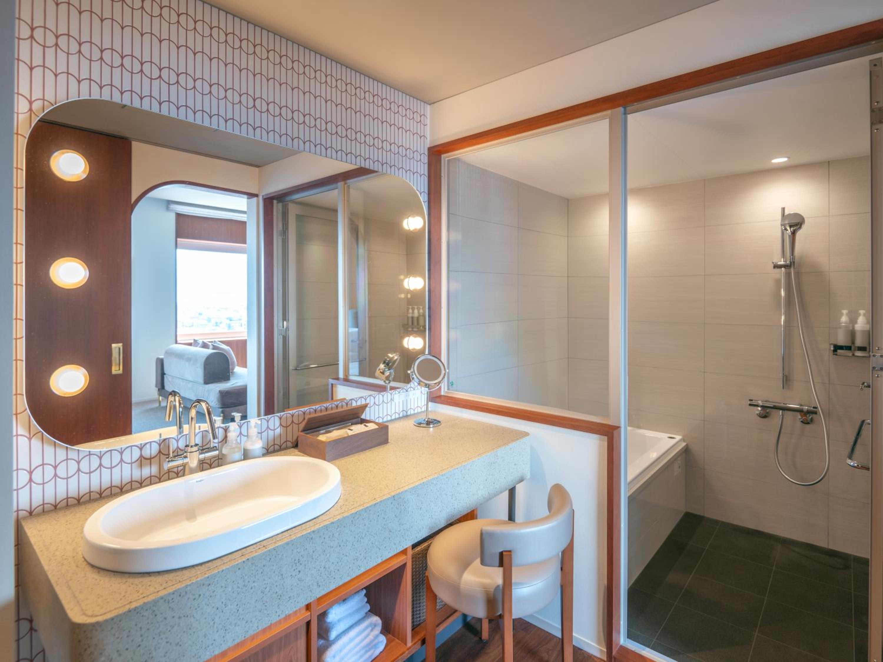 Grand King Room - Non-Smoking  - Photo 7