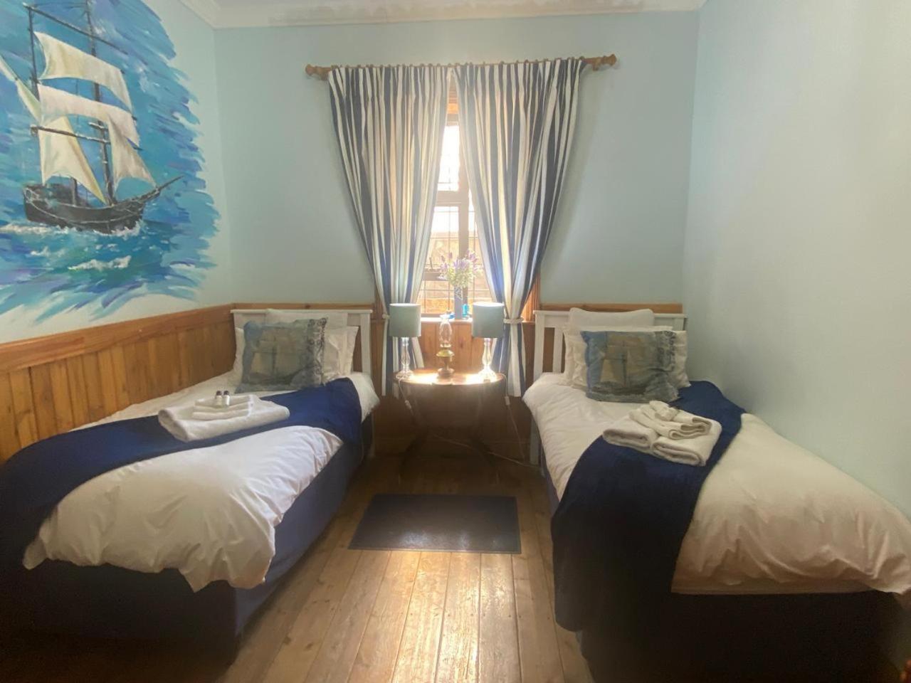 Twin Room with Shared Bathroom photo 1
