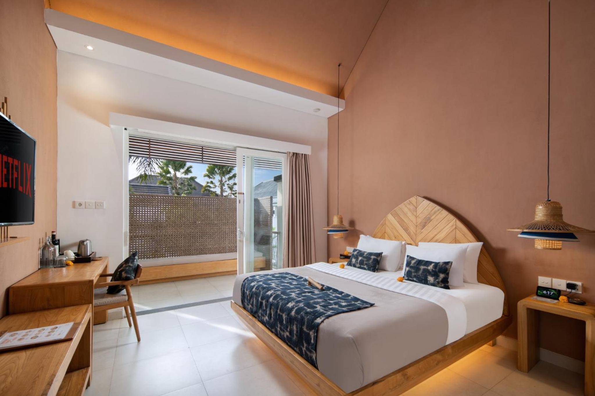 Suite Room - Photo 12