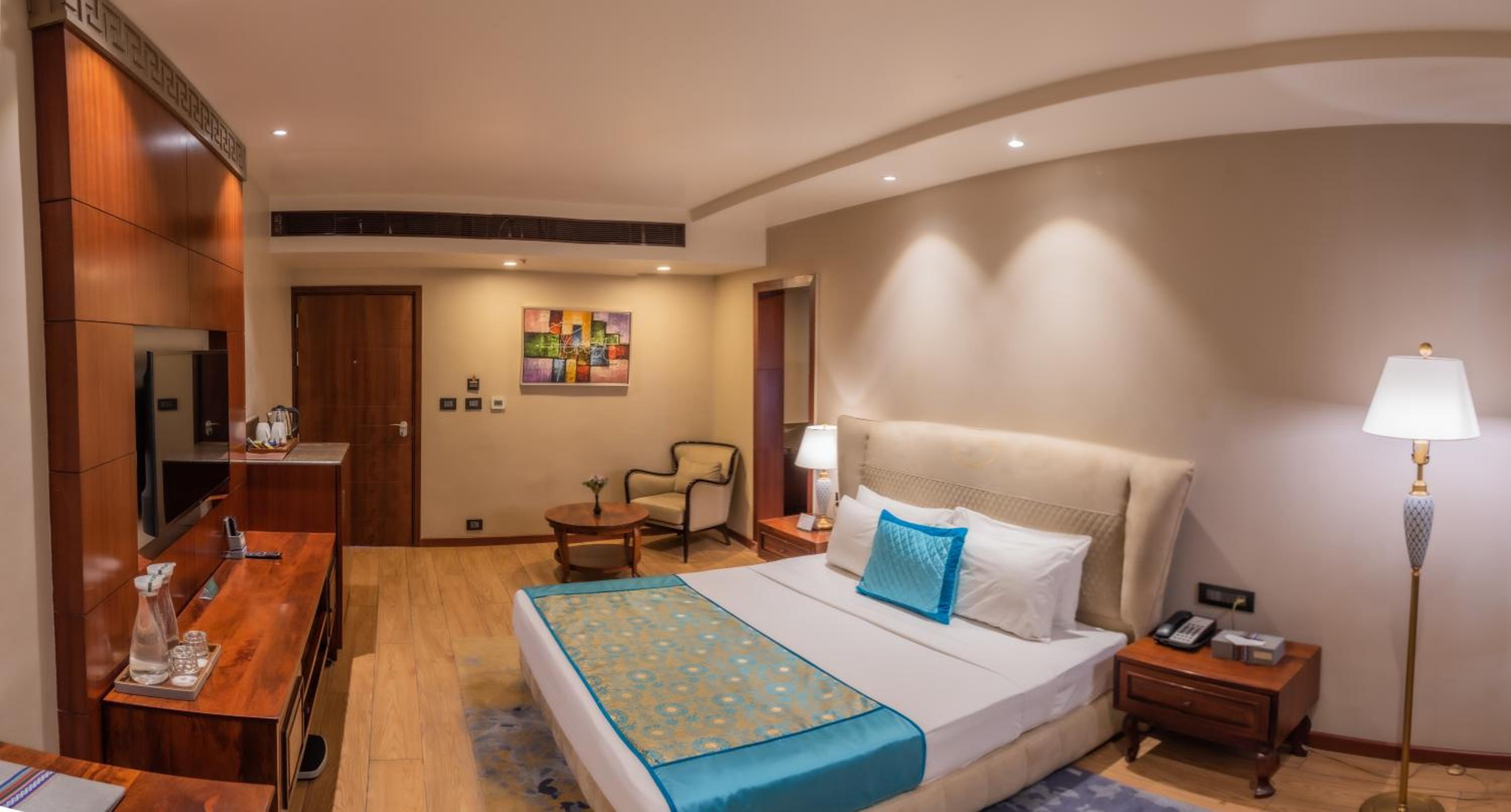 Deluxe King Room photo 2