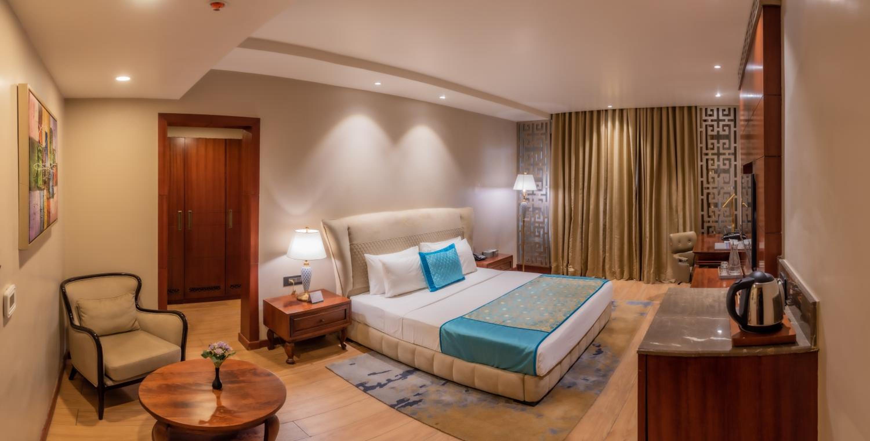 Deluxe King Room photo 1