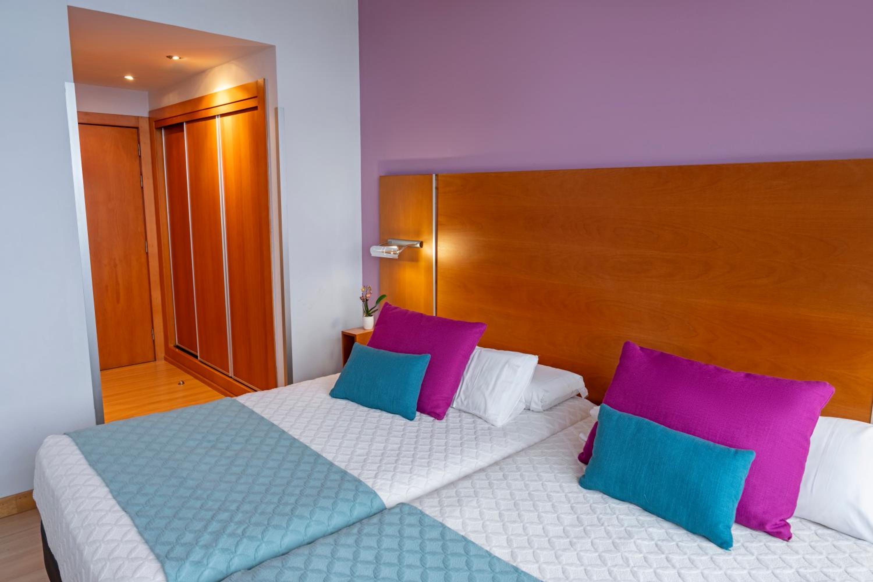 2 Single Beds, Superior Room, Sea View - Photo 1
