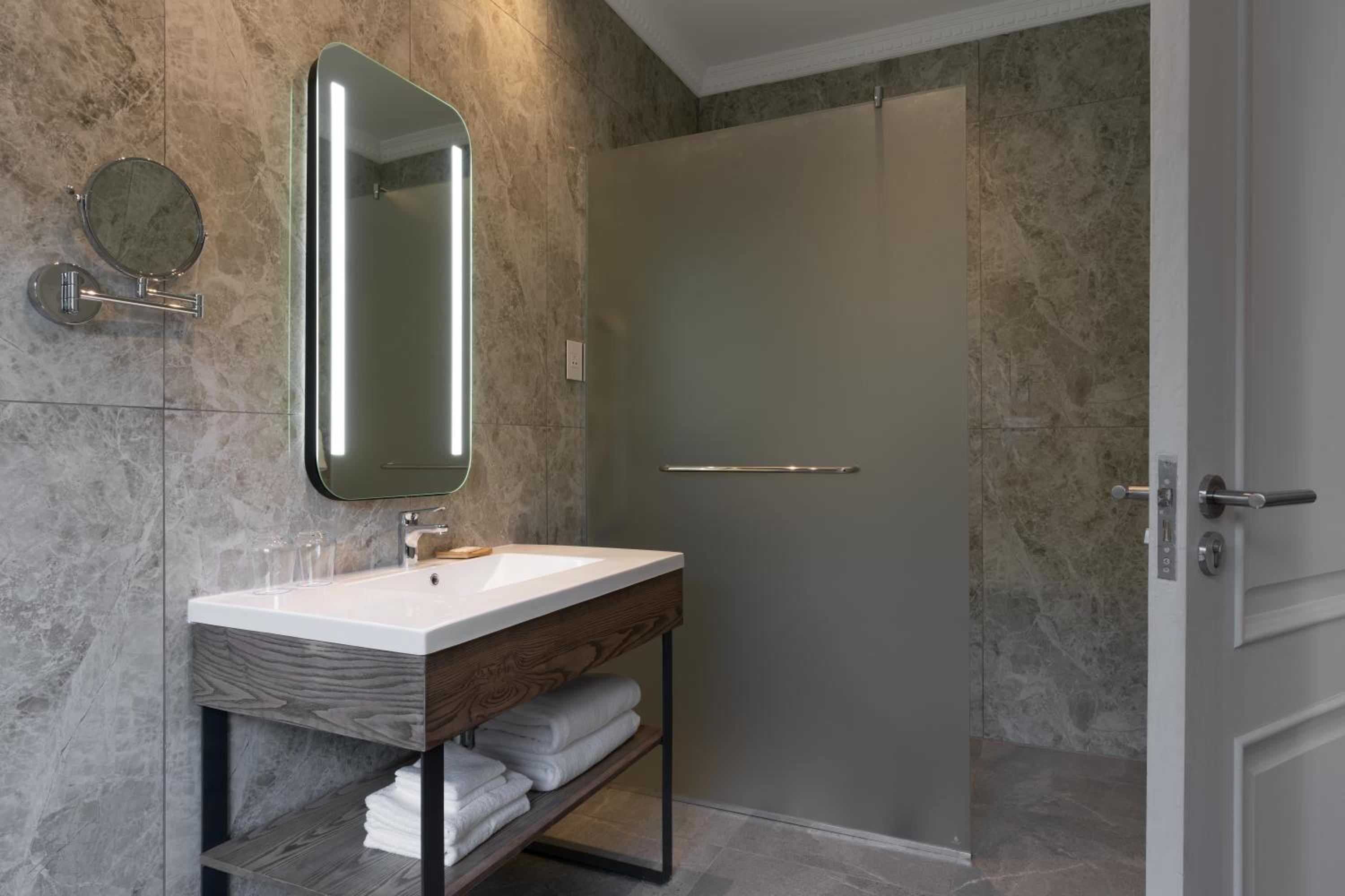 Premium Room - Boutique Building thumbnail 5