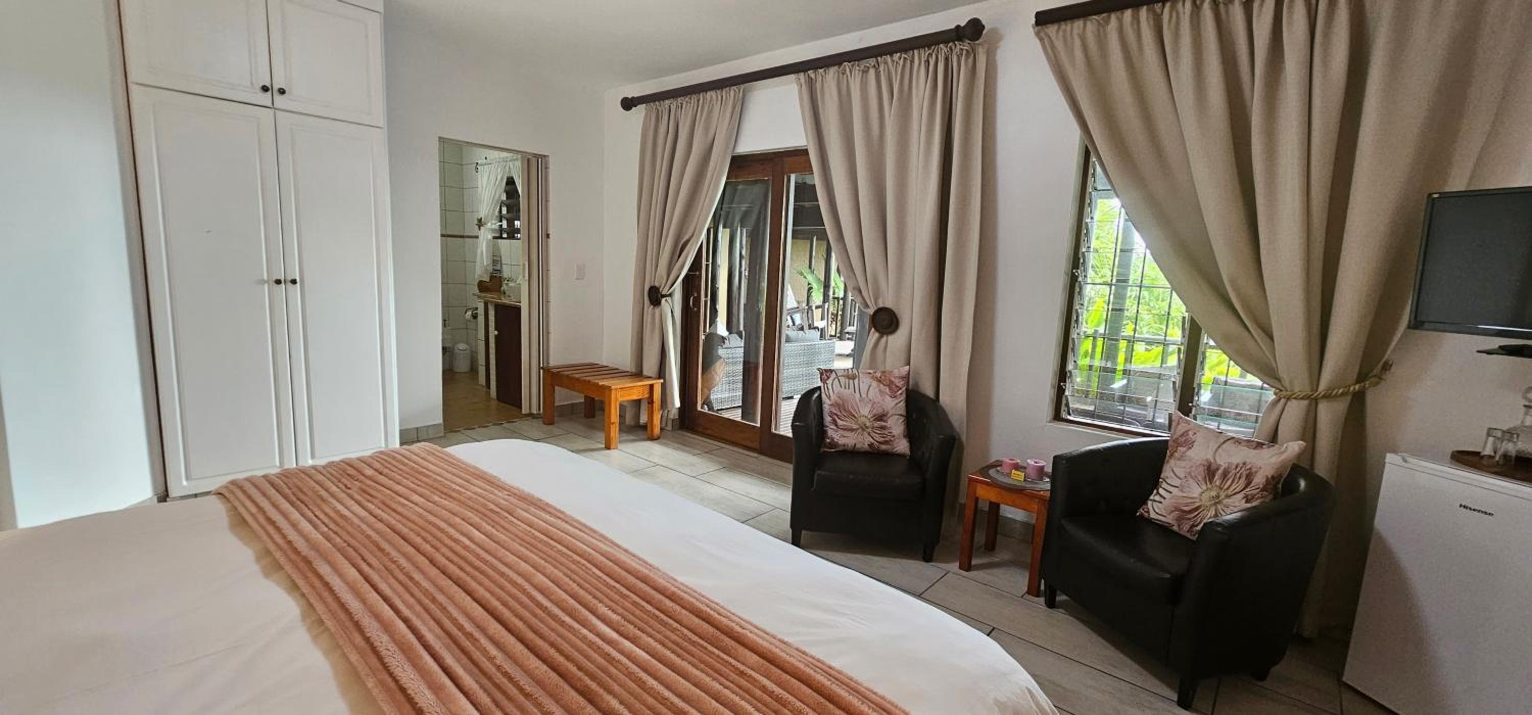 Standard Double Room - Photo 8