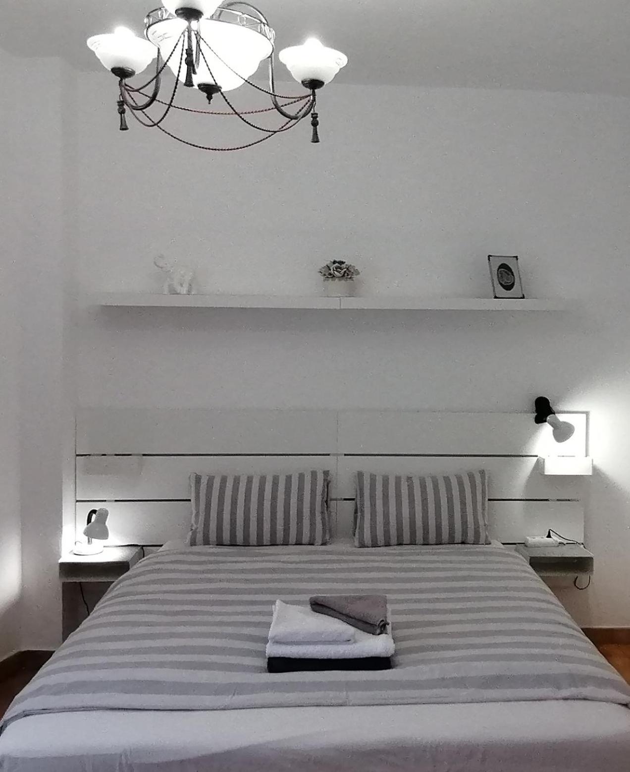 Large Double Room - Photo 23