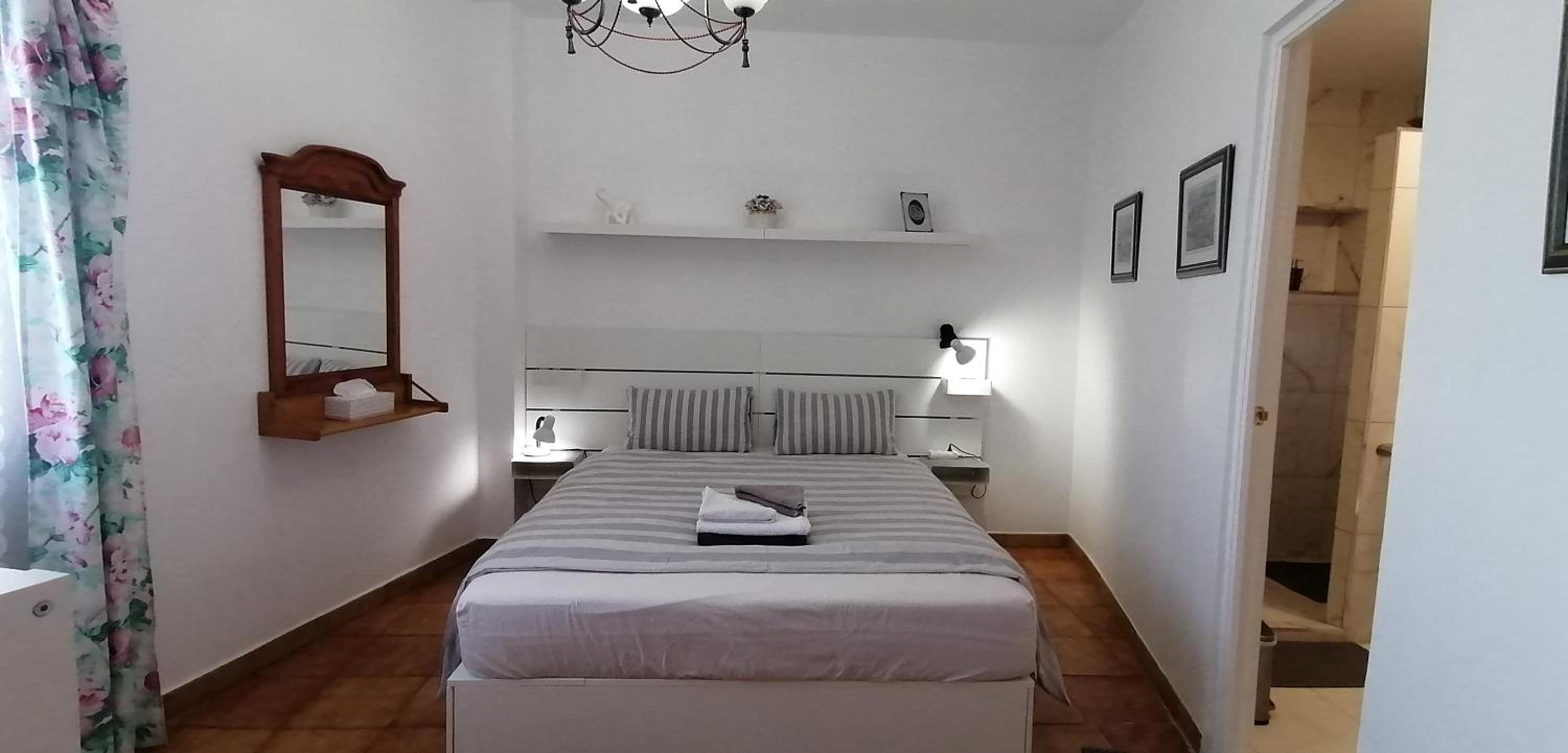 Large Double Room - Photo 17