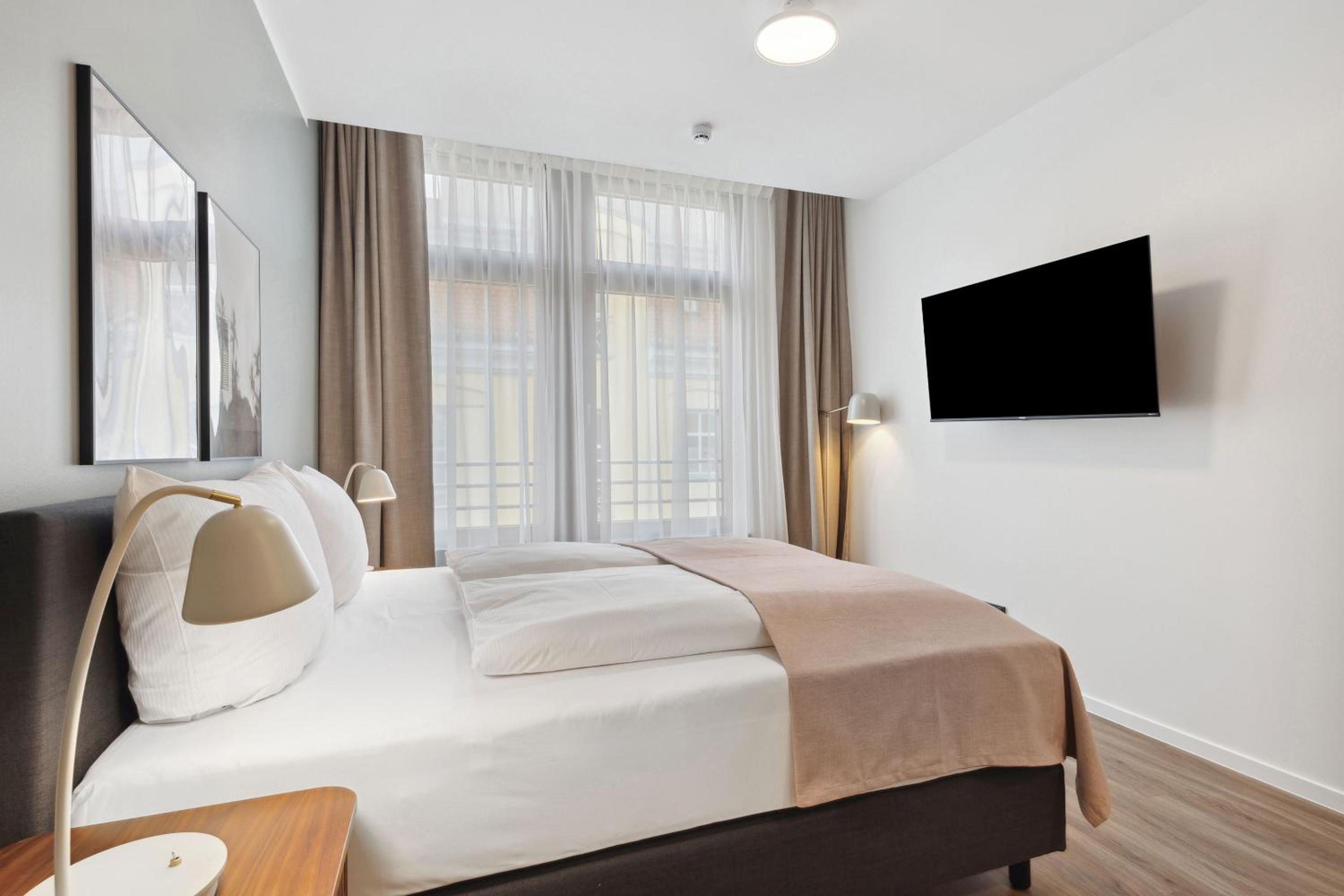 Suite - Photo 2