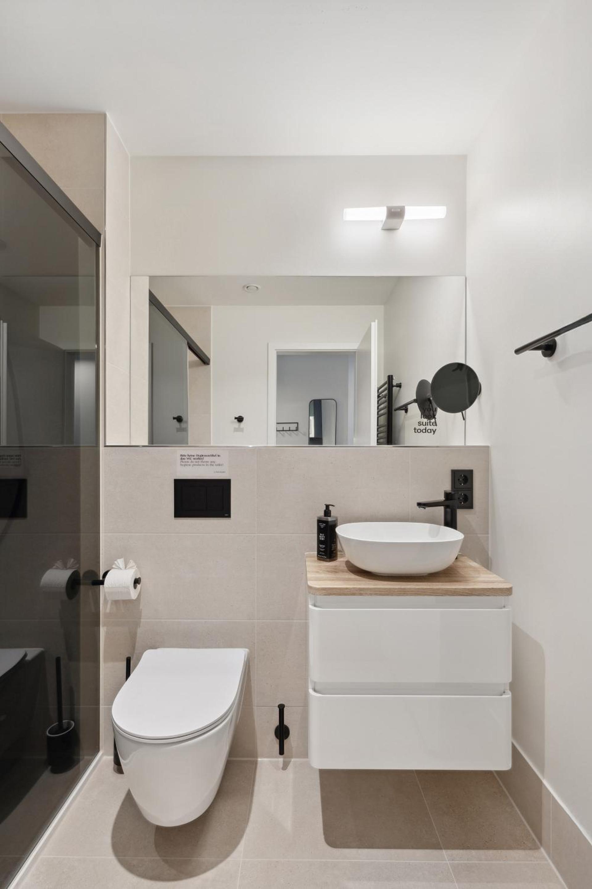 Suite - Photo 9
