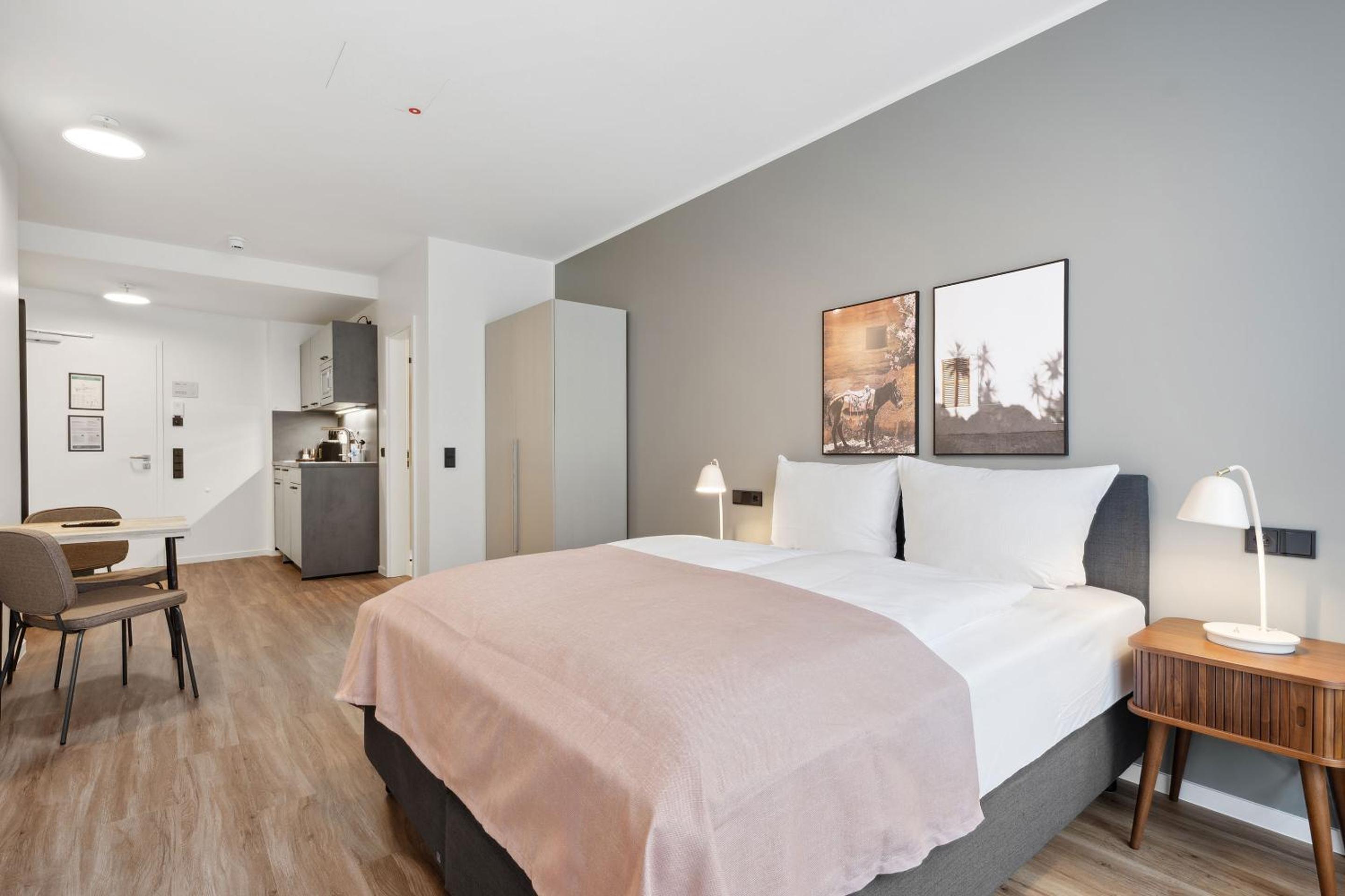 Suite - Photo 10