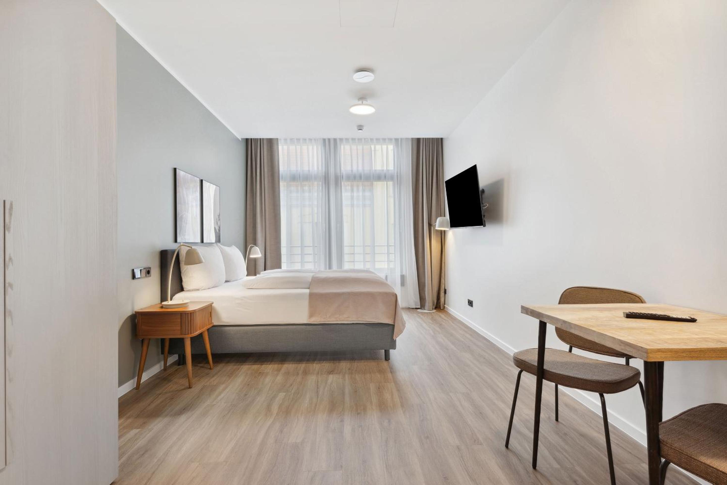 Suite - Photo 5