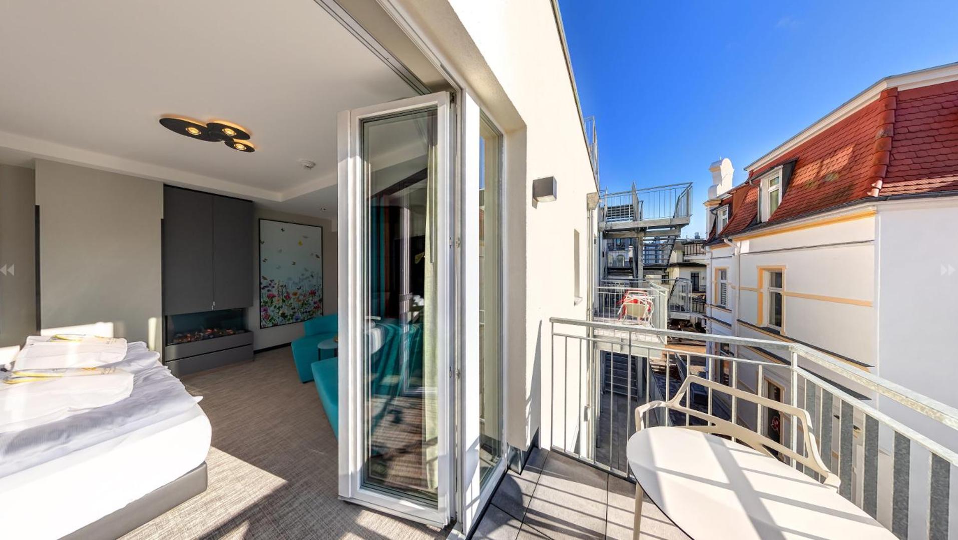 Double Room - Land Side