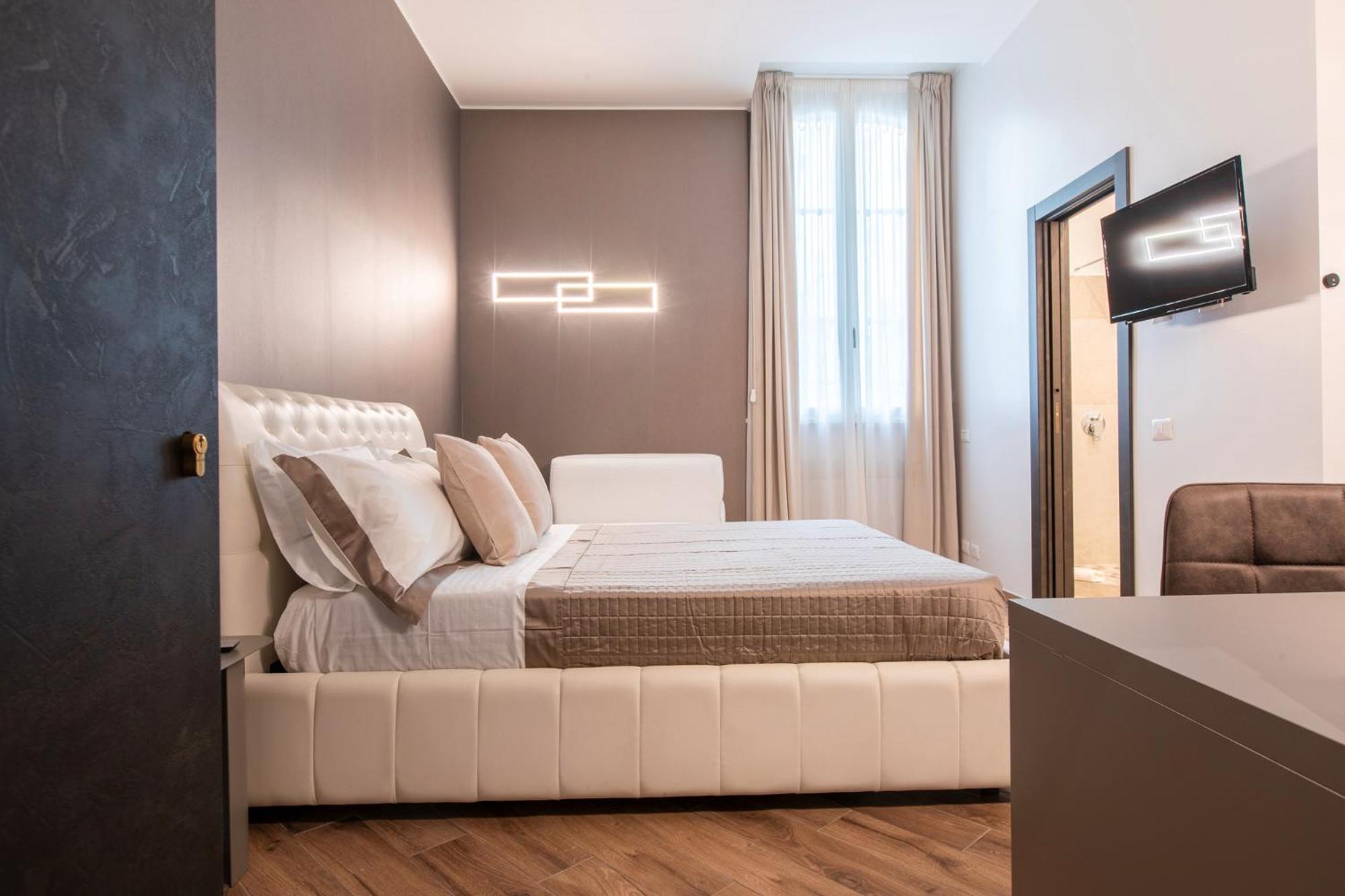 Deluxe Queen Room