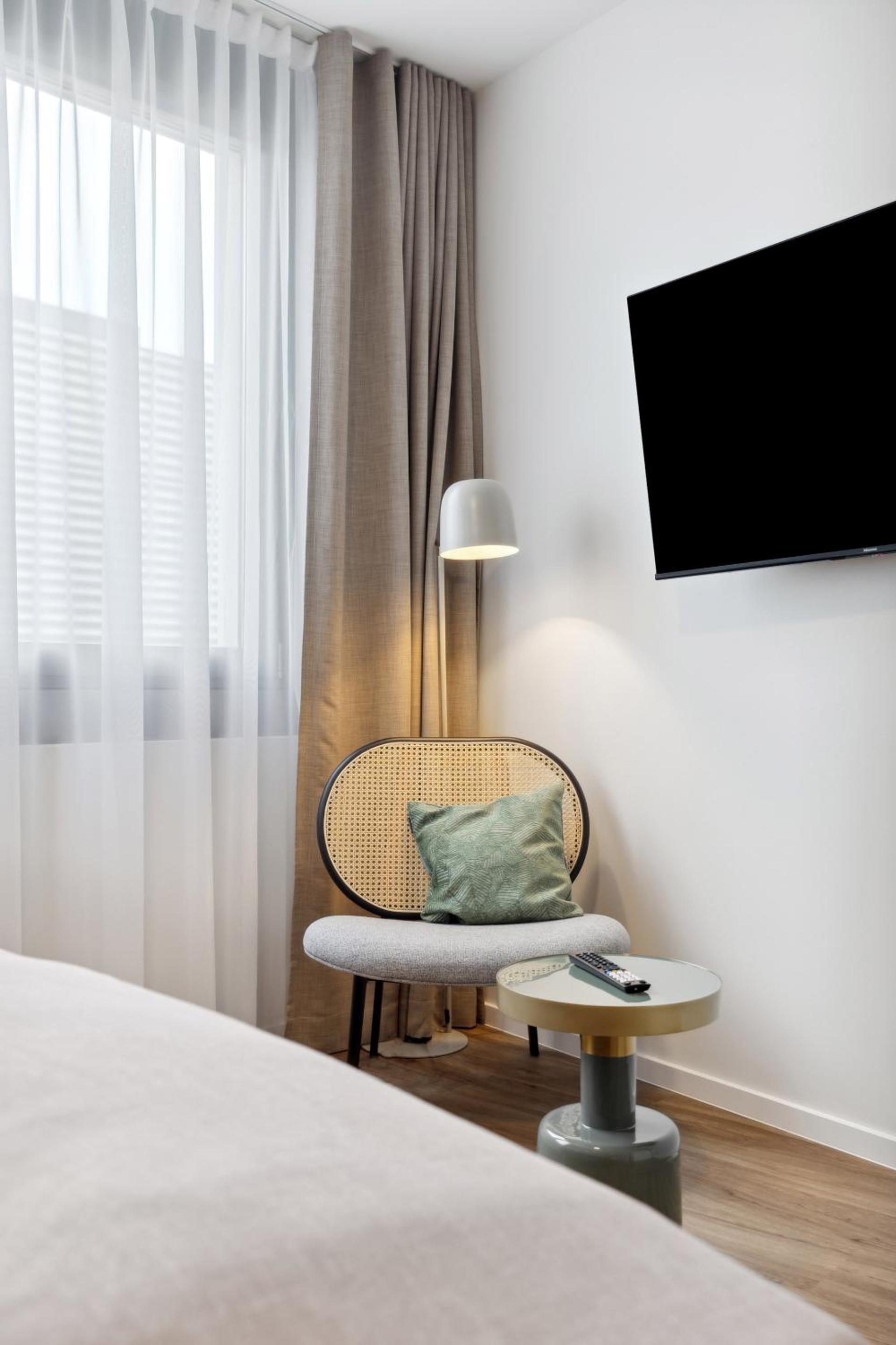 Comfort Suite With Sofa Bed - Photo 9
