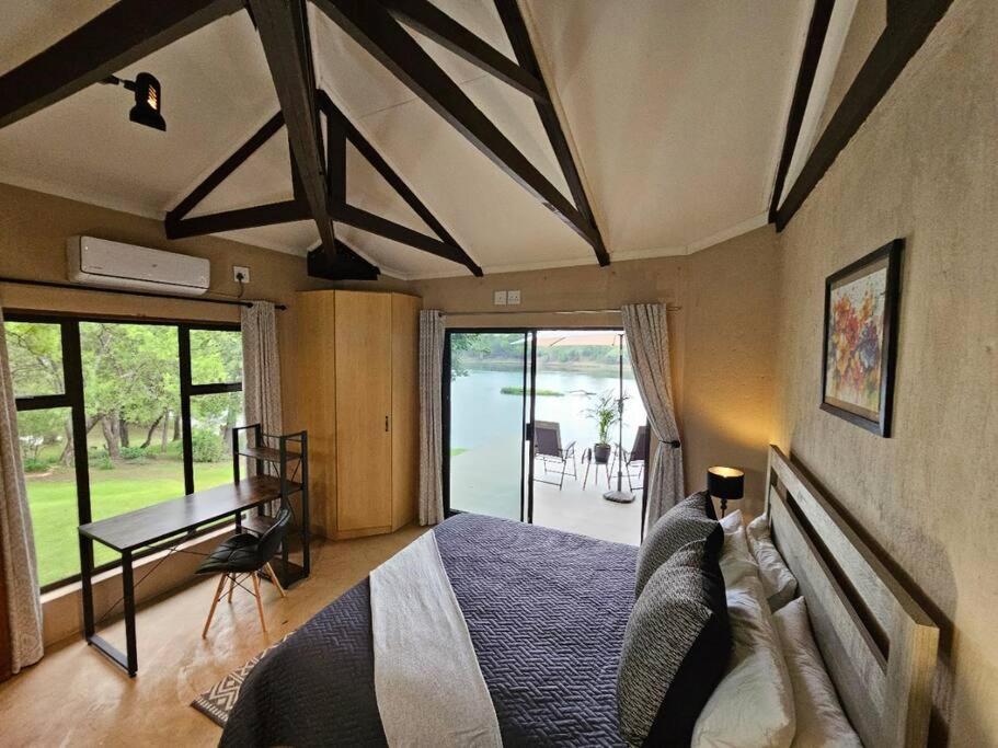 Five-Bedroom House photo 1