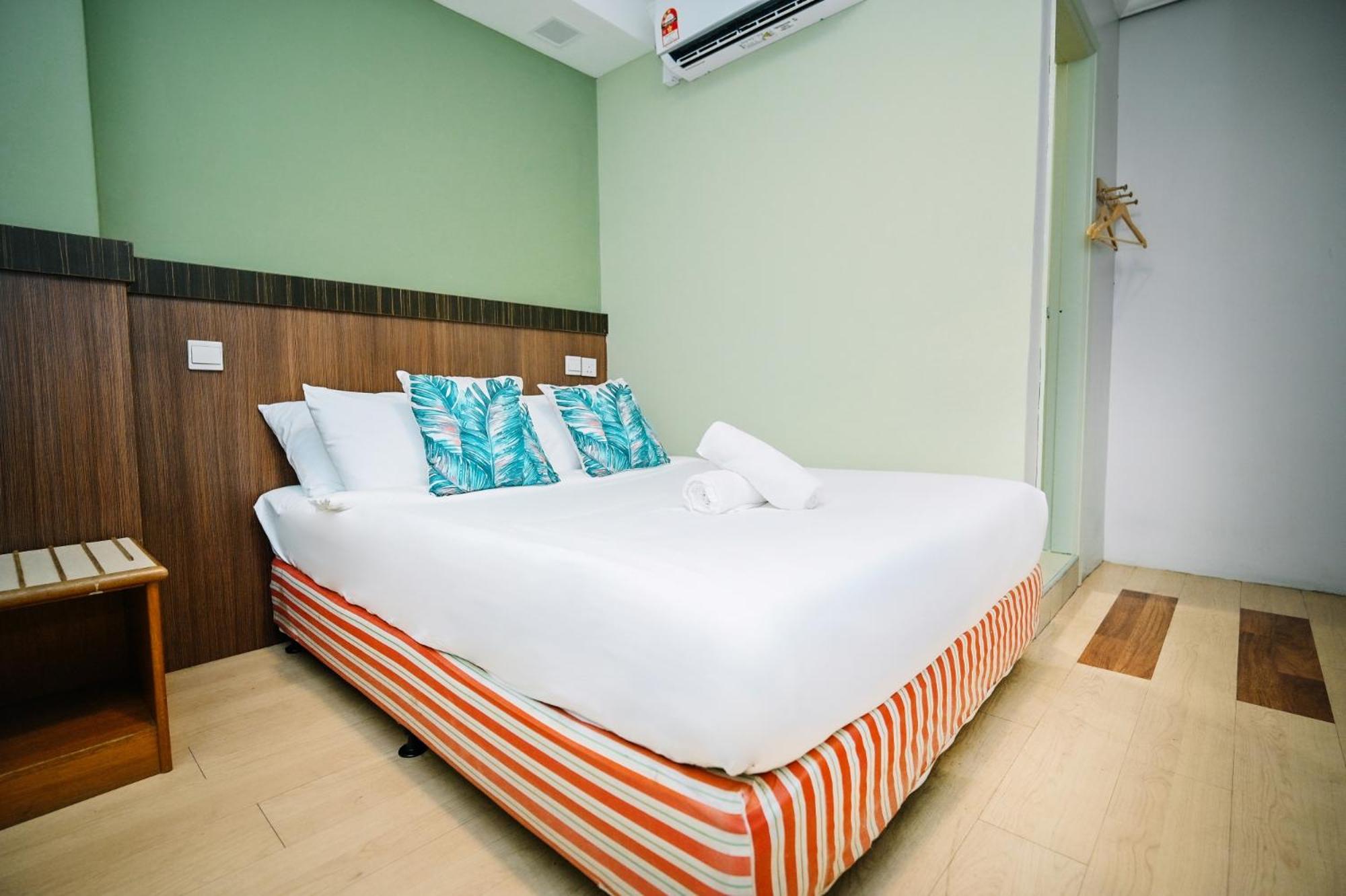 Standard Queen Room