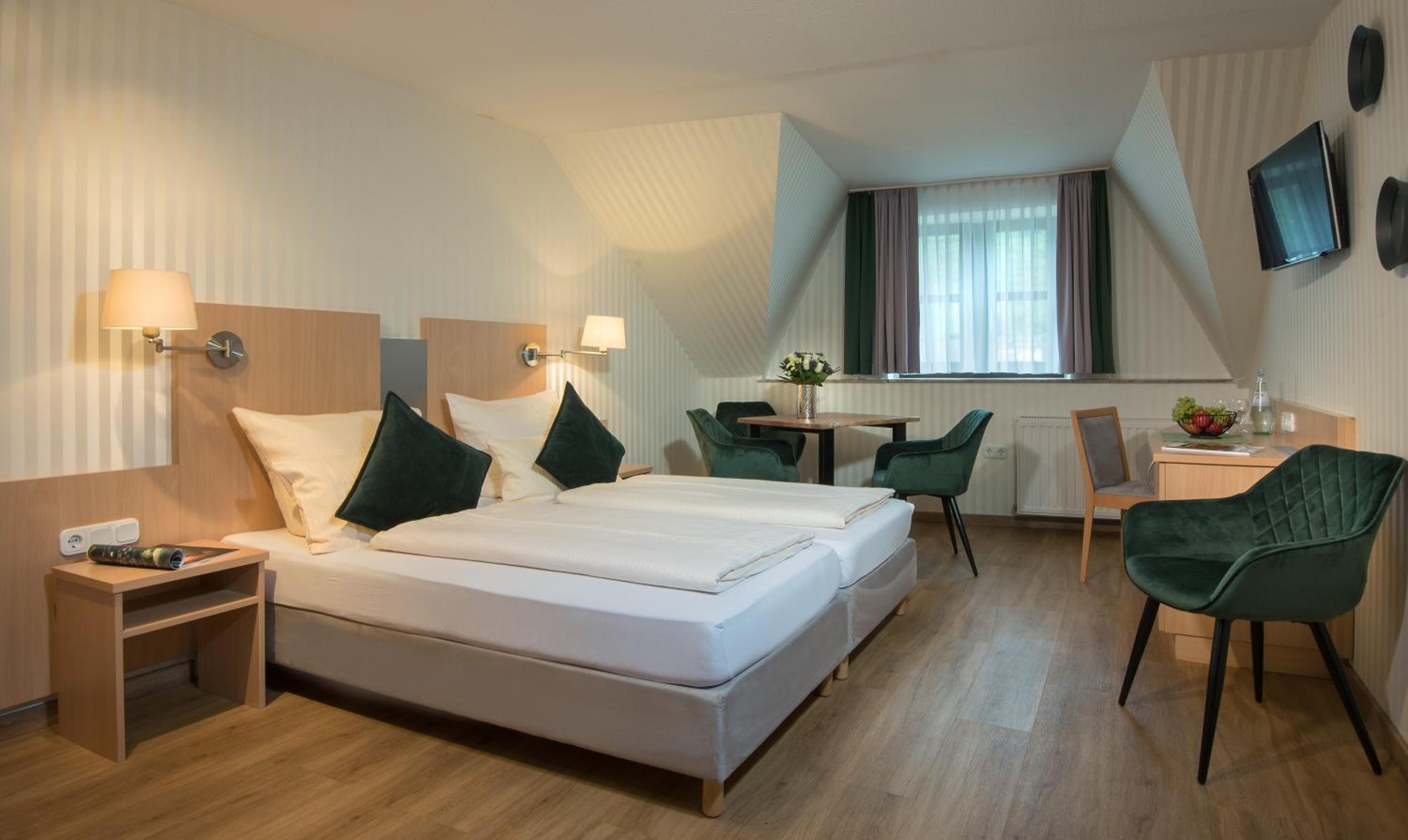 Double Room with River View - Photo 3