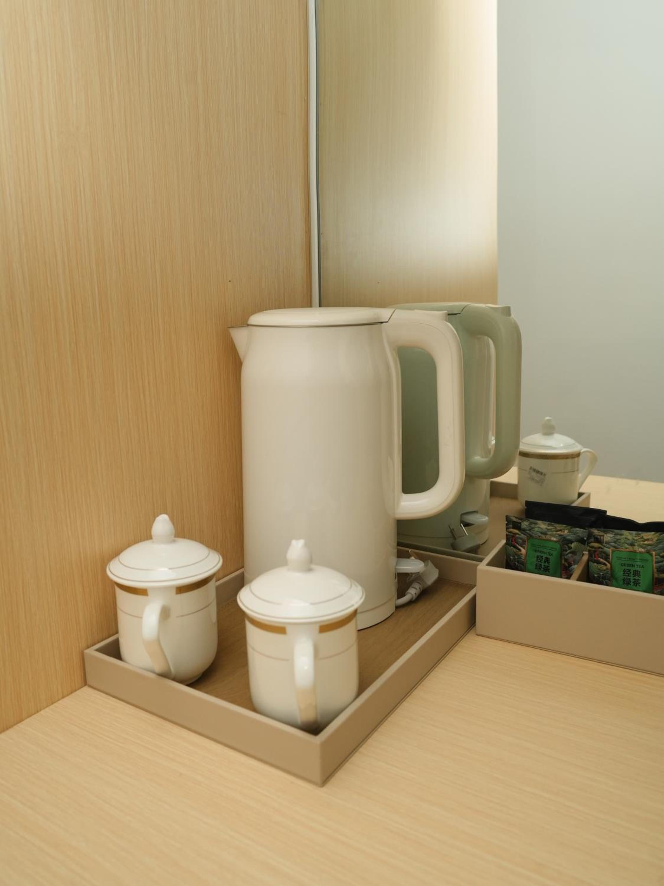 Deluxe Two Queen with Balcony and City View photo 2