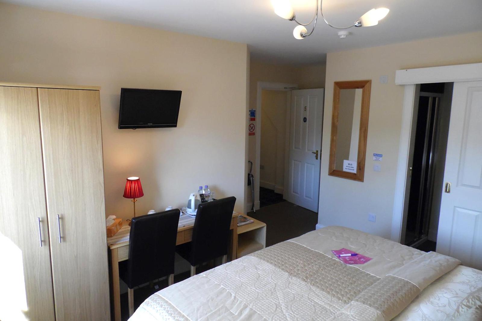 Queen Room photo 3