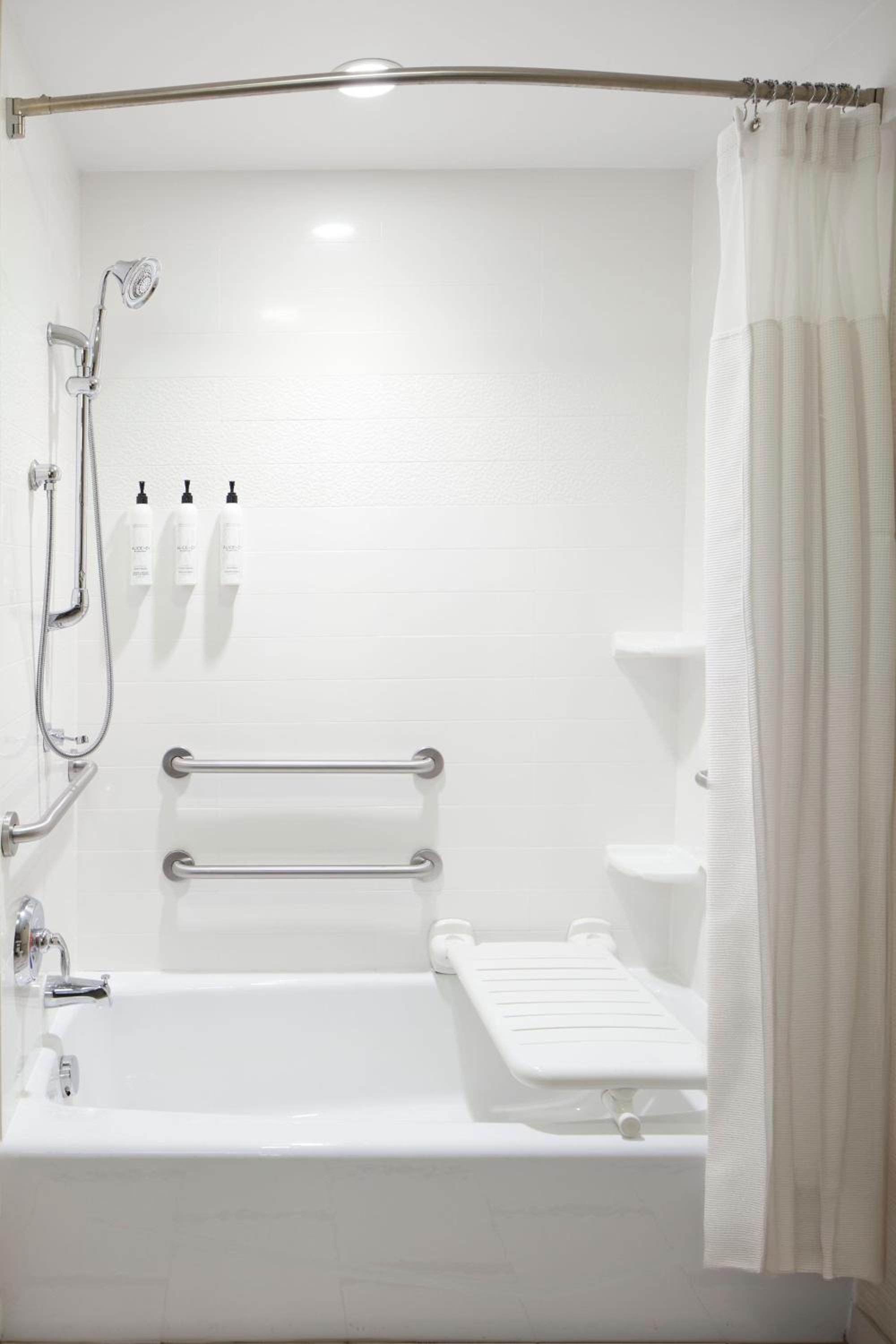 Queen Room with Two Queen Beds - Hearing Accessible
