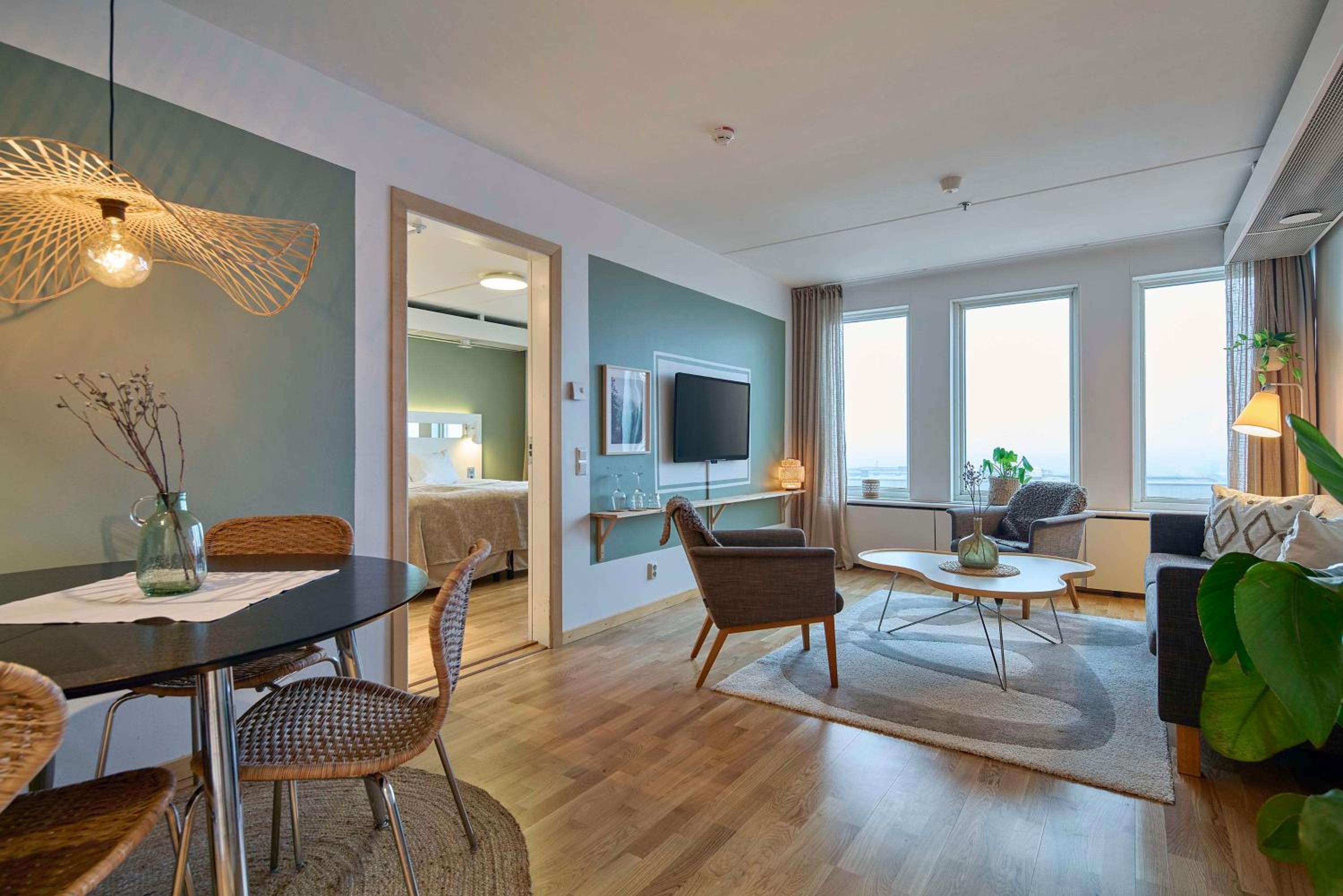 Suite - Photo 1