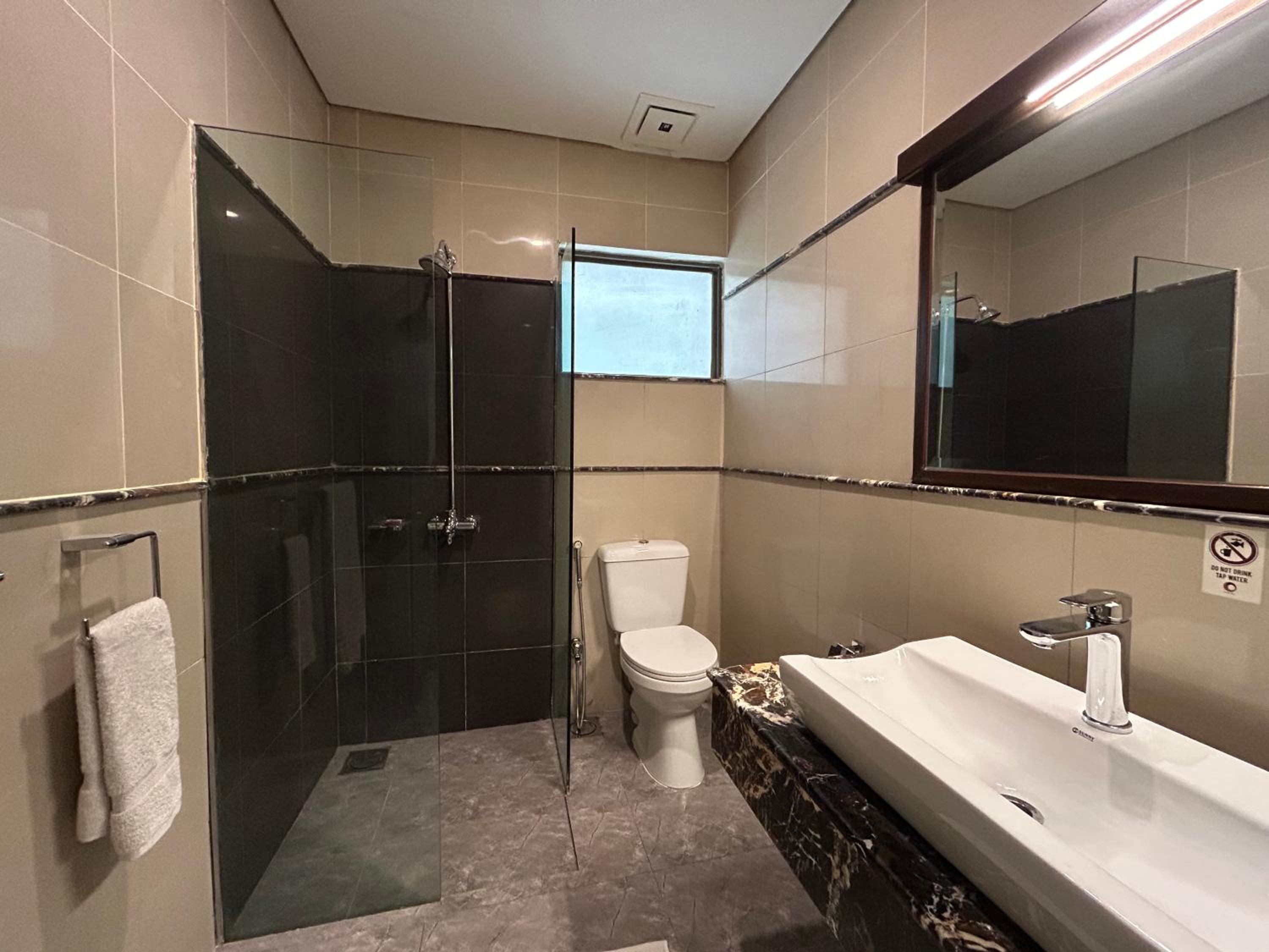 Deluxe King Room - Photo 5