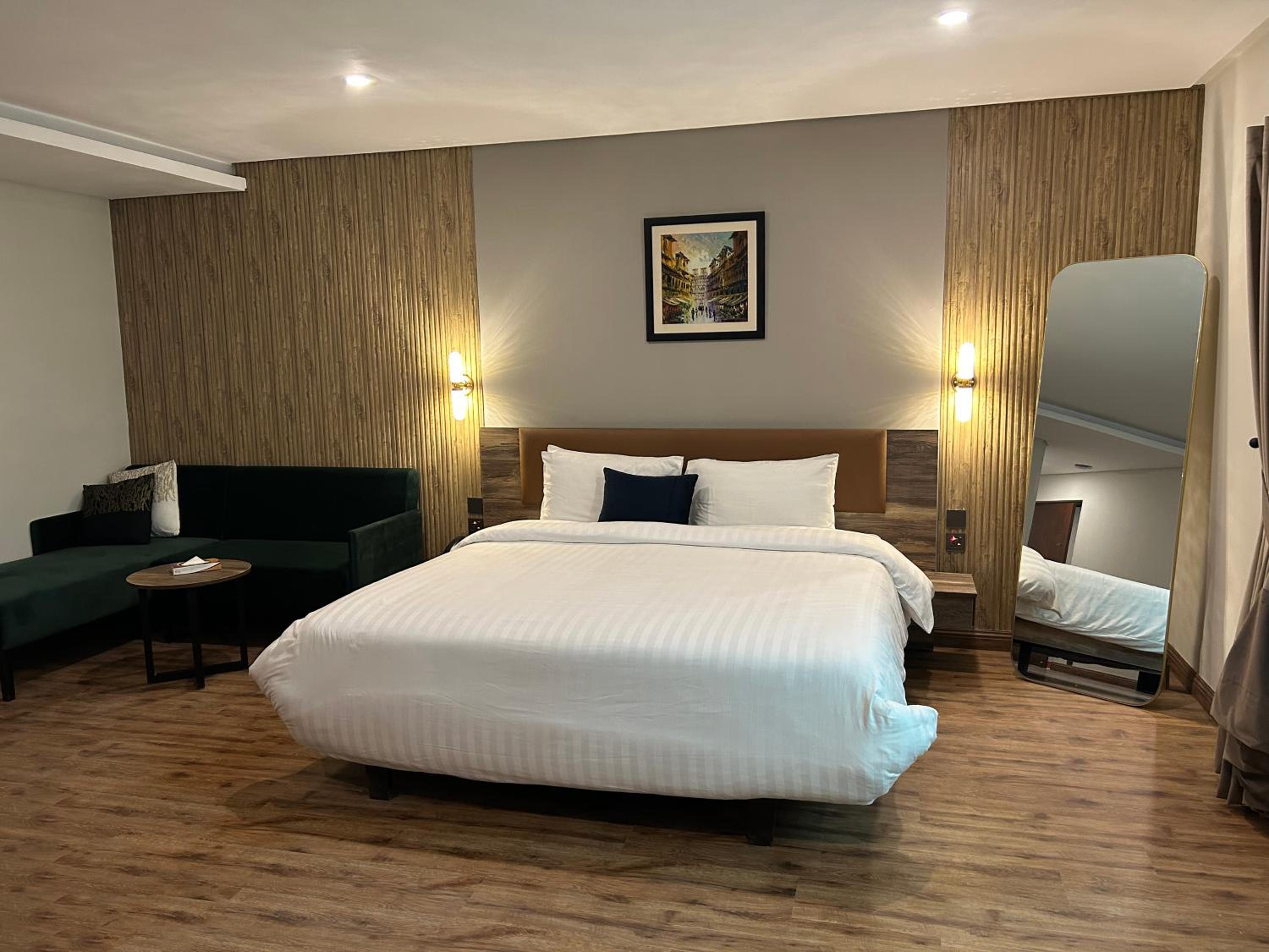 Deluxe King Room - Photo 3