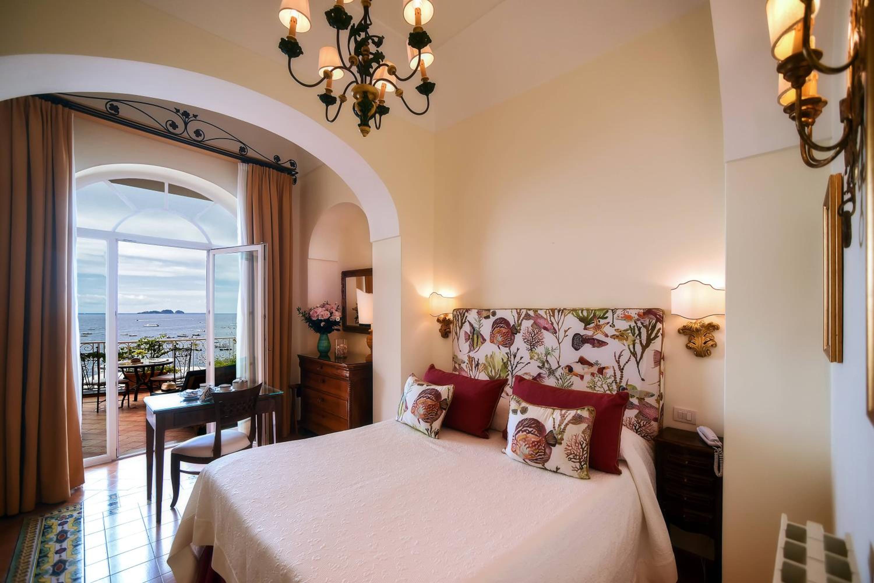 Double Room with Balcony and Sea View - Photo 1