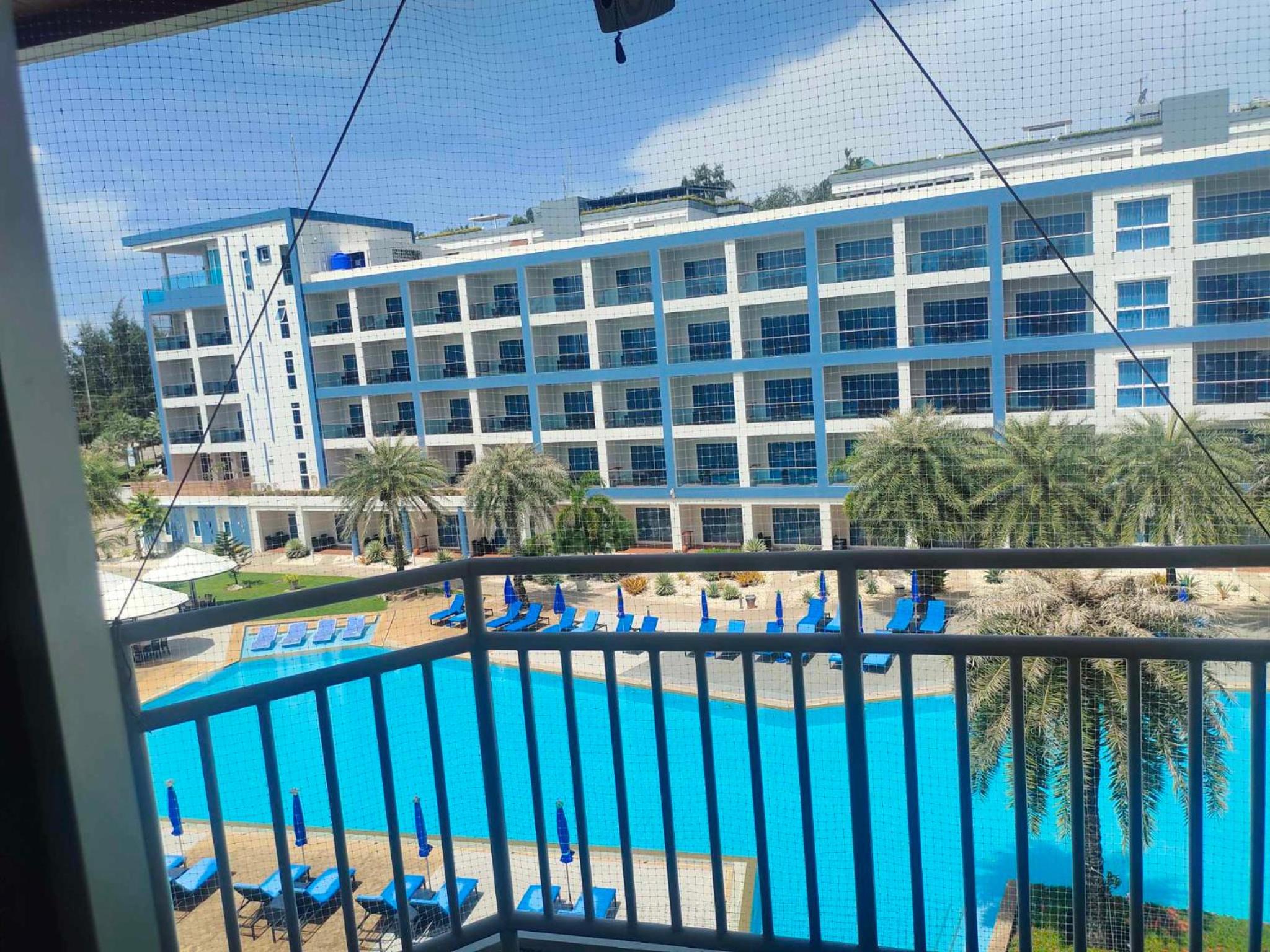 Family Suite with Balcony - Photo 7