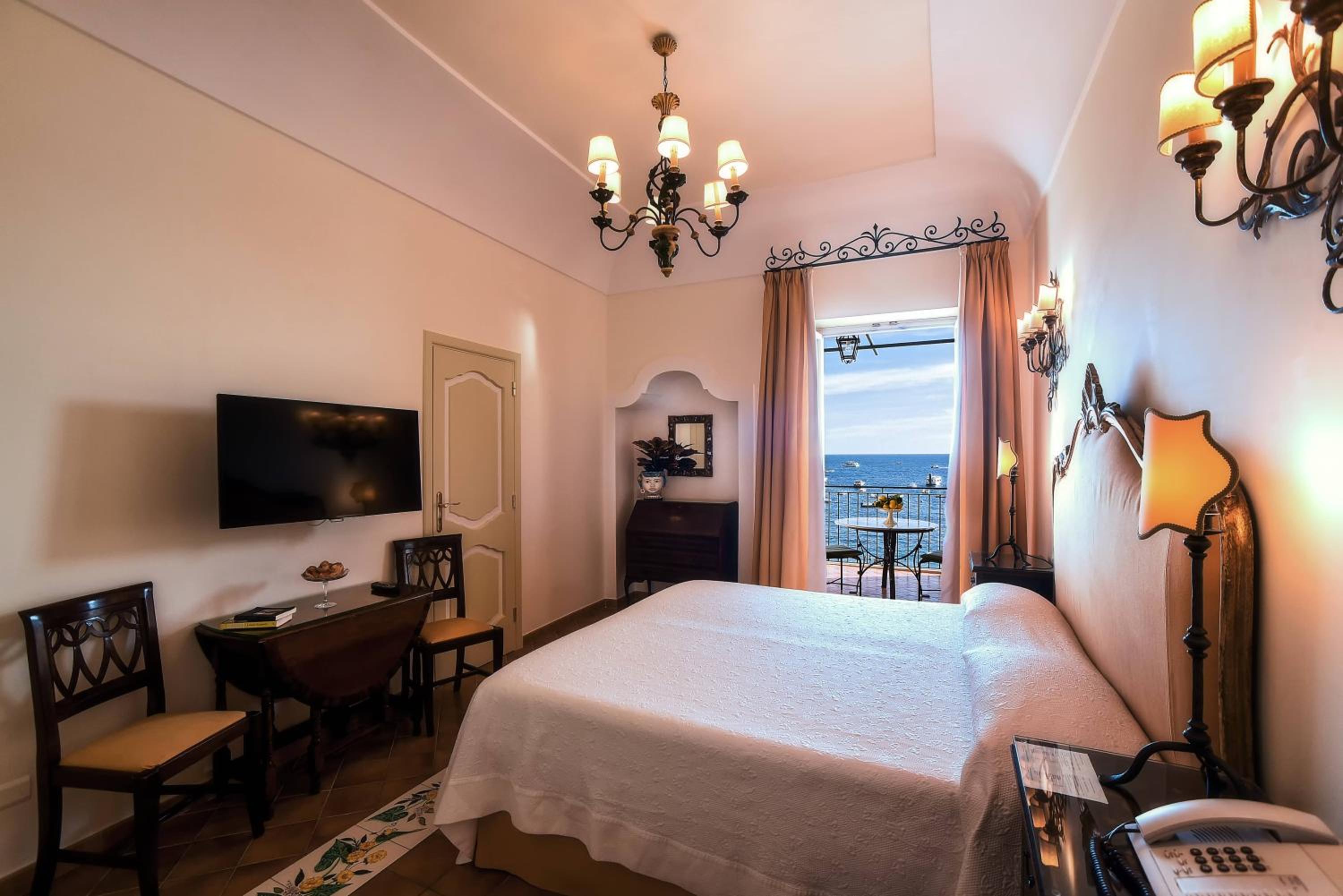Double Room with Balcony and Sea View - Photo 9