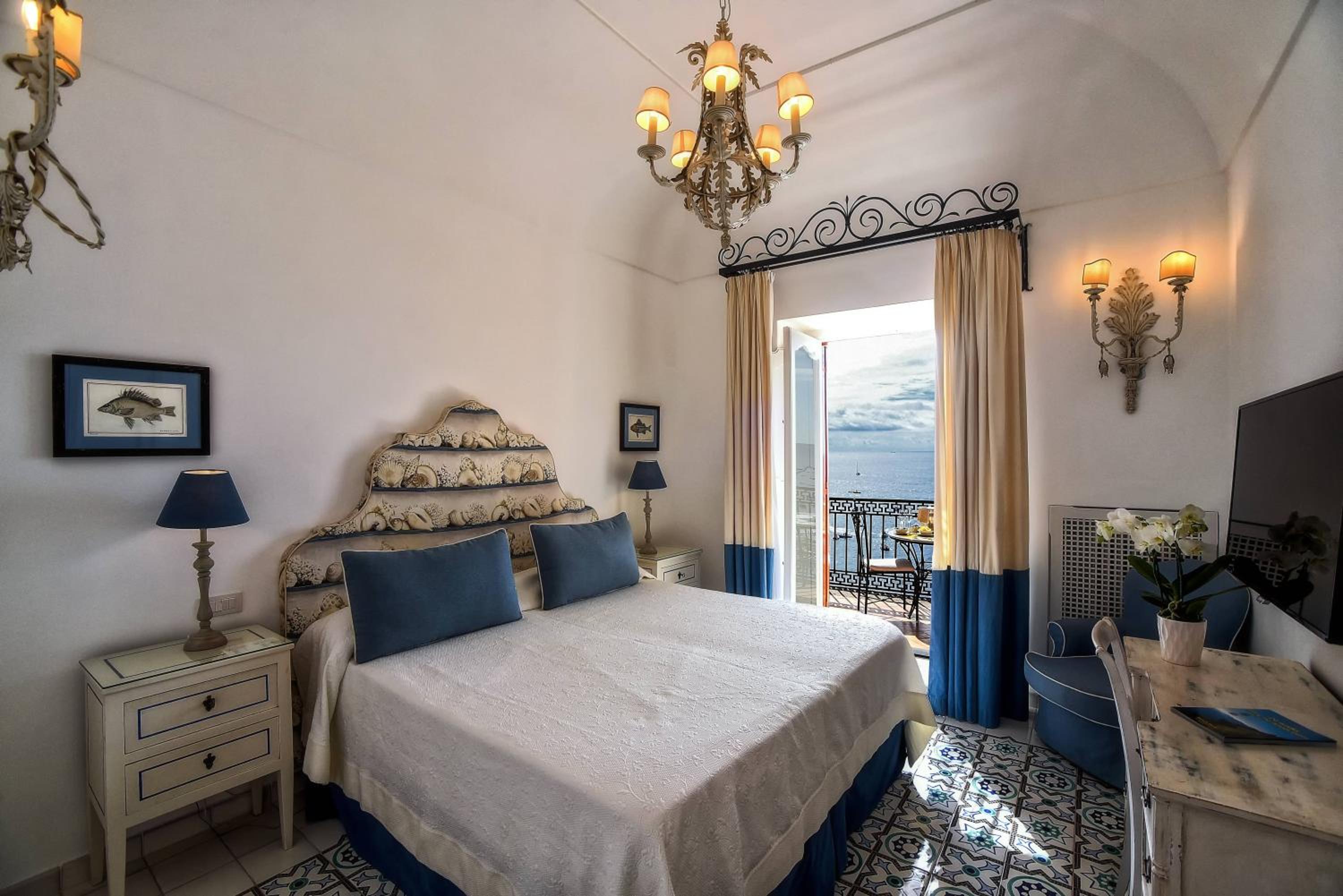 Double Room with Balcony and Sea View - Photo 8