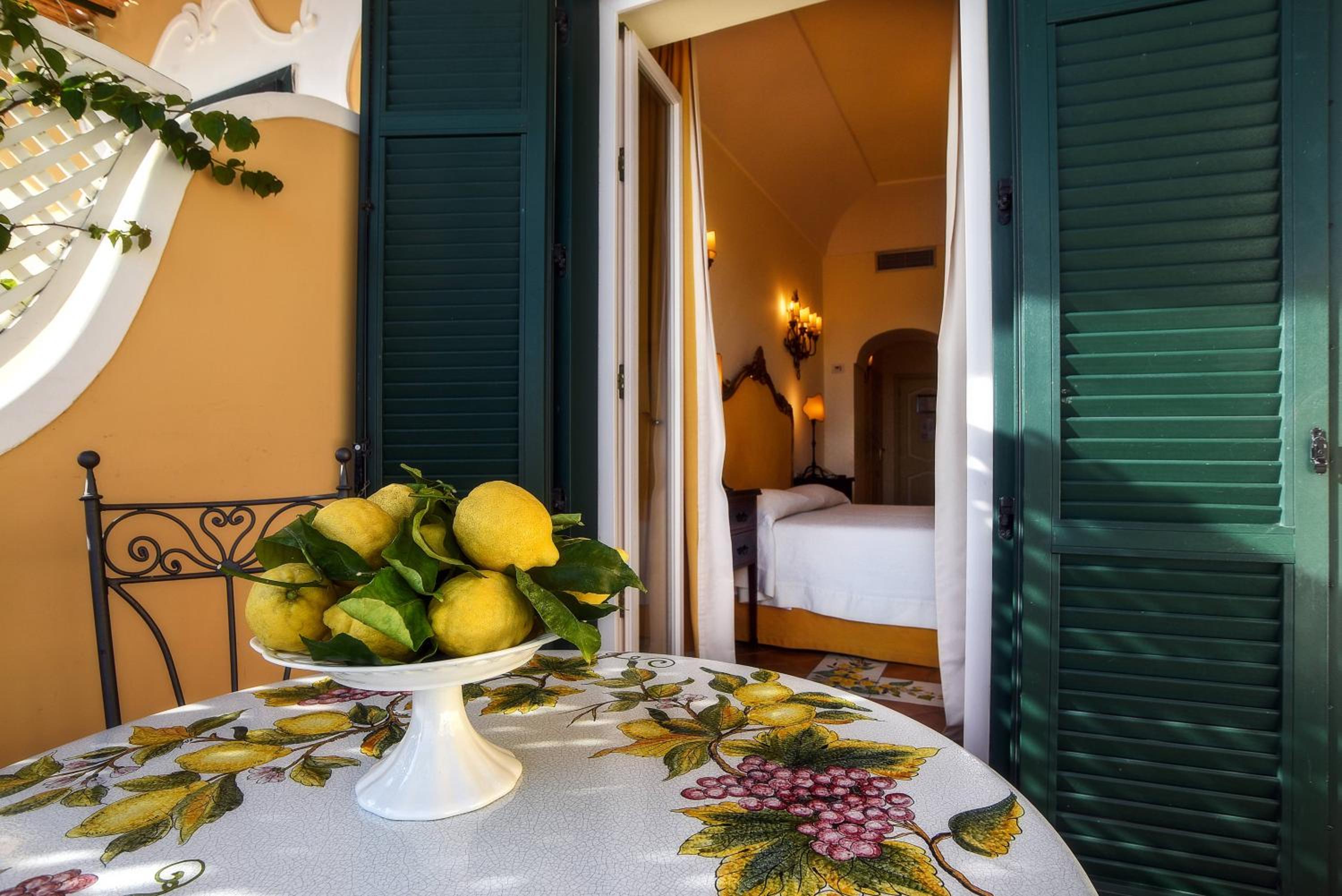 Double Room with Balcony and Sea View - Photo 5